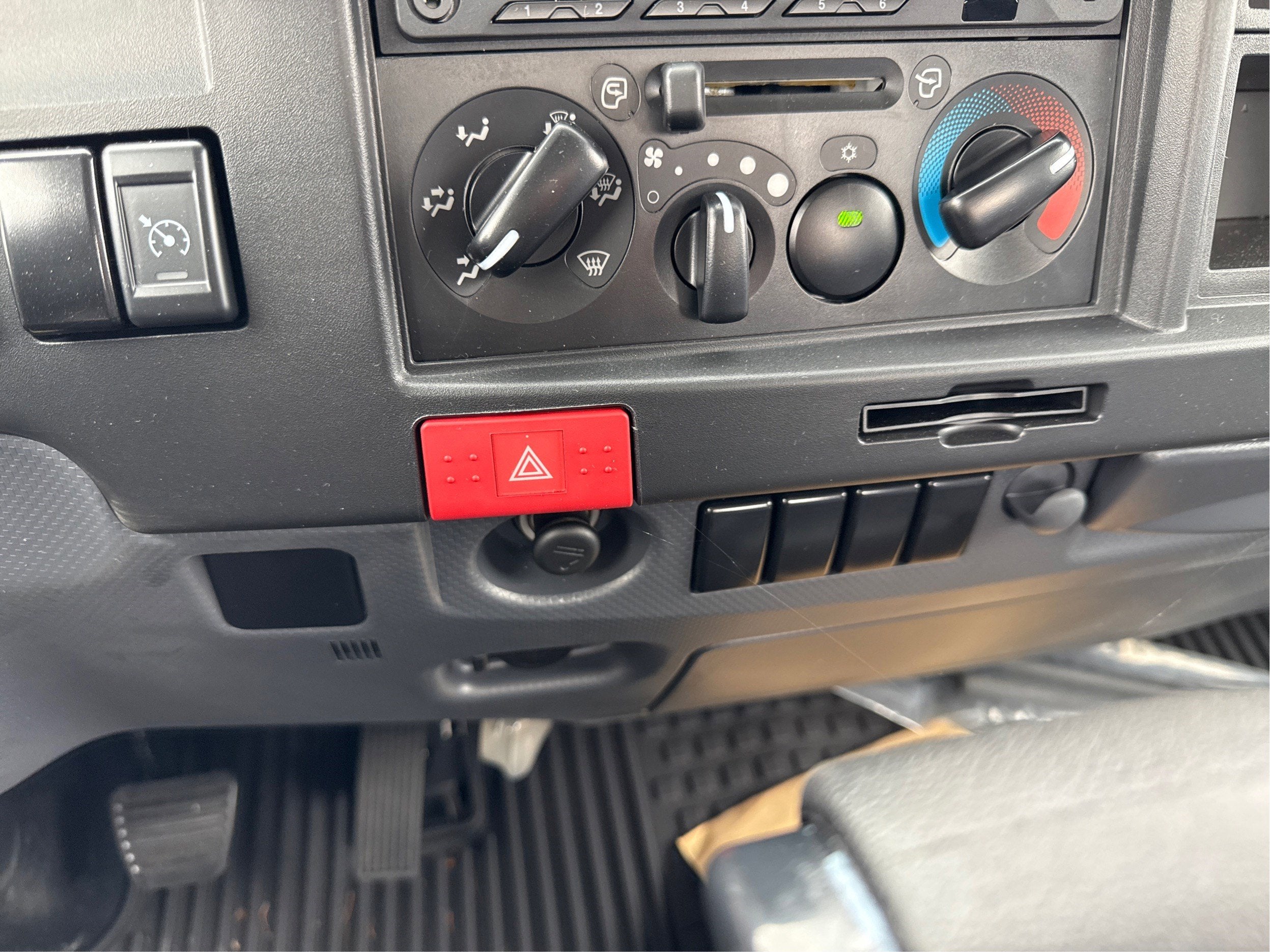 2025 Chevrolet Low Cab Forward 4500 HG Base