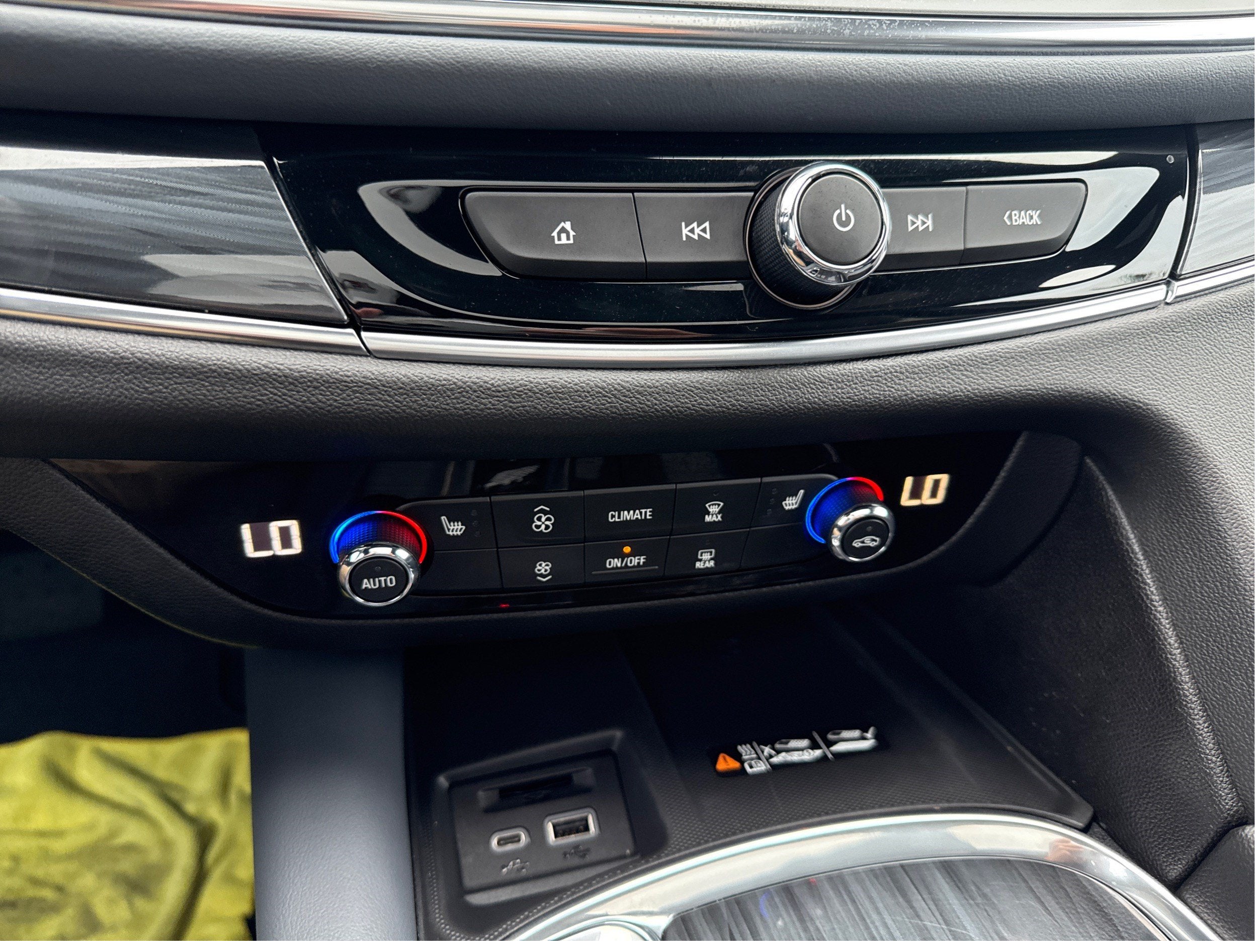 2023 Buick Enclave Essence