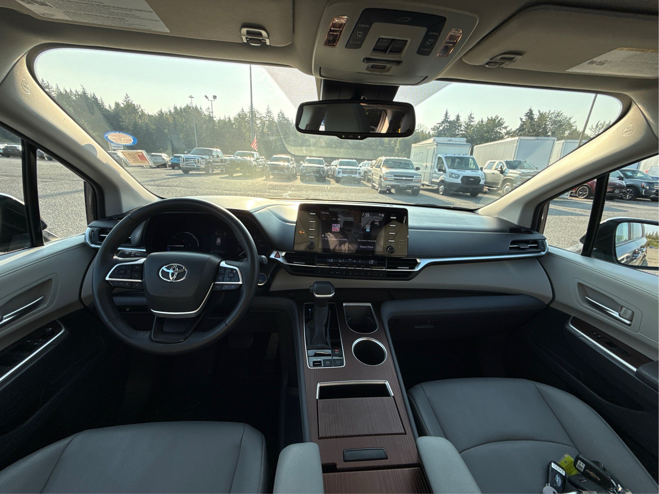 2024 Toyota Sienna LE