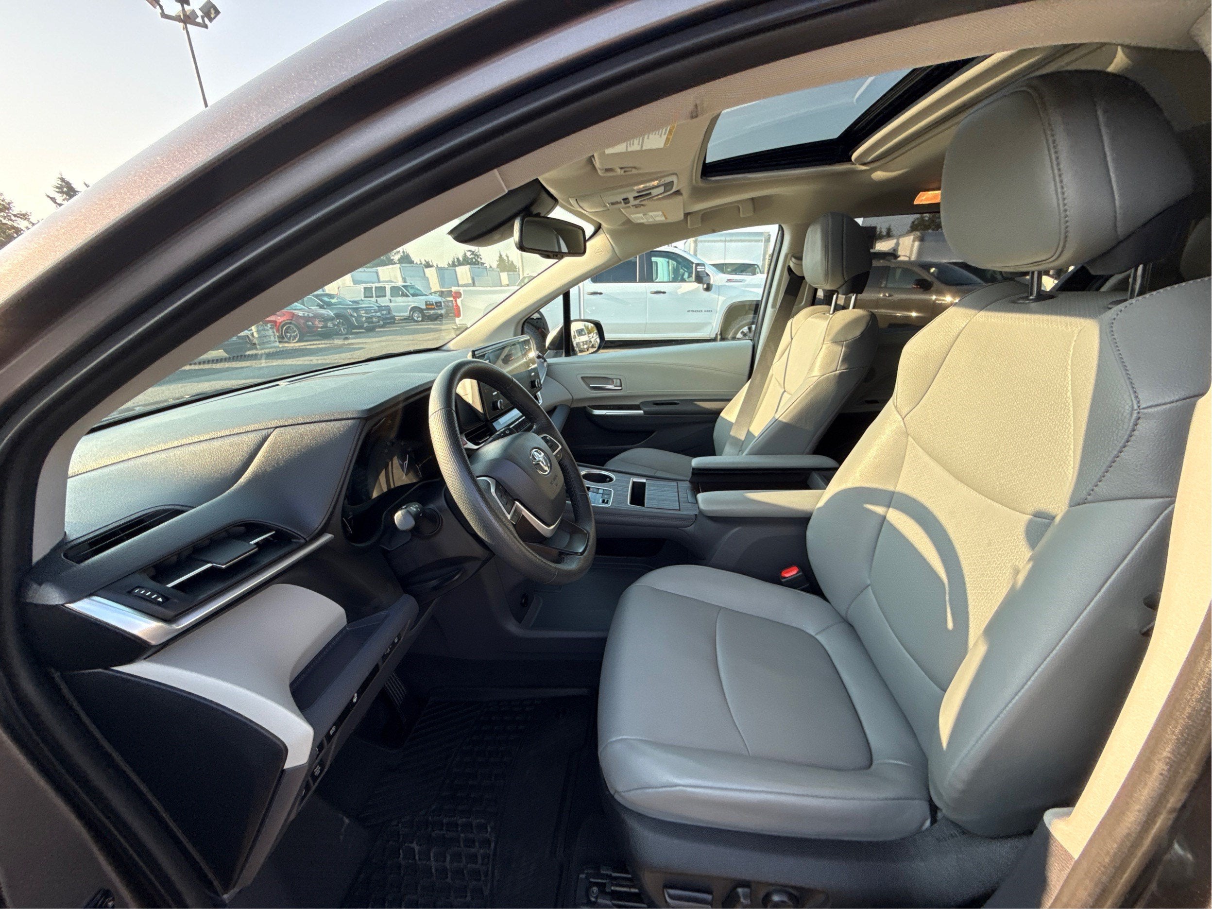 2024 Toyota Sienna LE