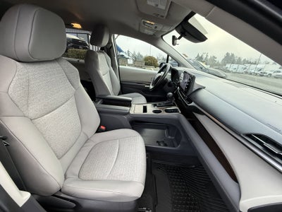 2024 Toyota Sienna LE