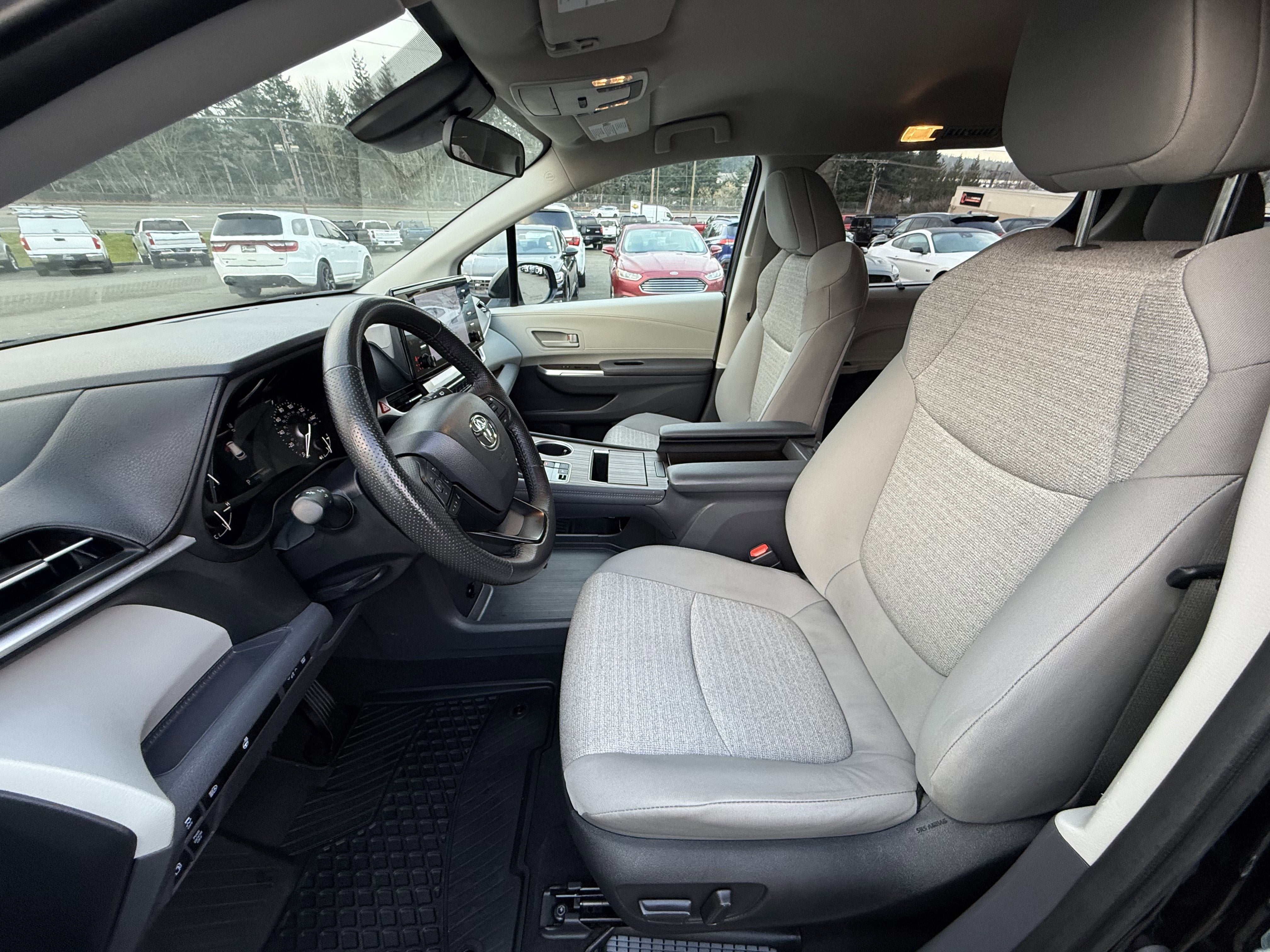 2024 Toyota Sienna LE