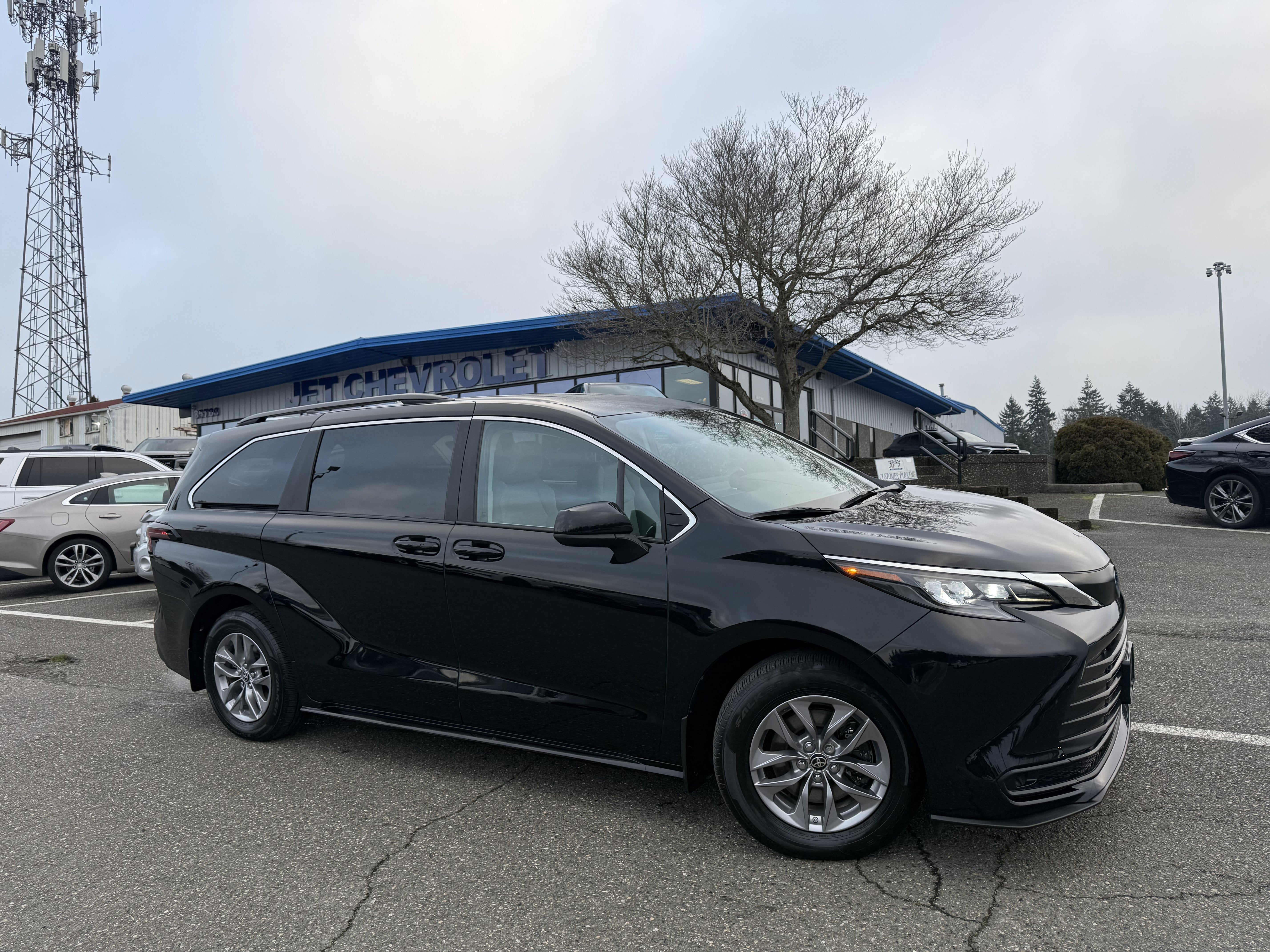 2024 Toyota Sienna LE