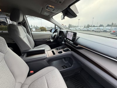 2024 Toyota Sienna LE