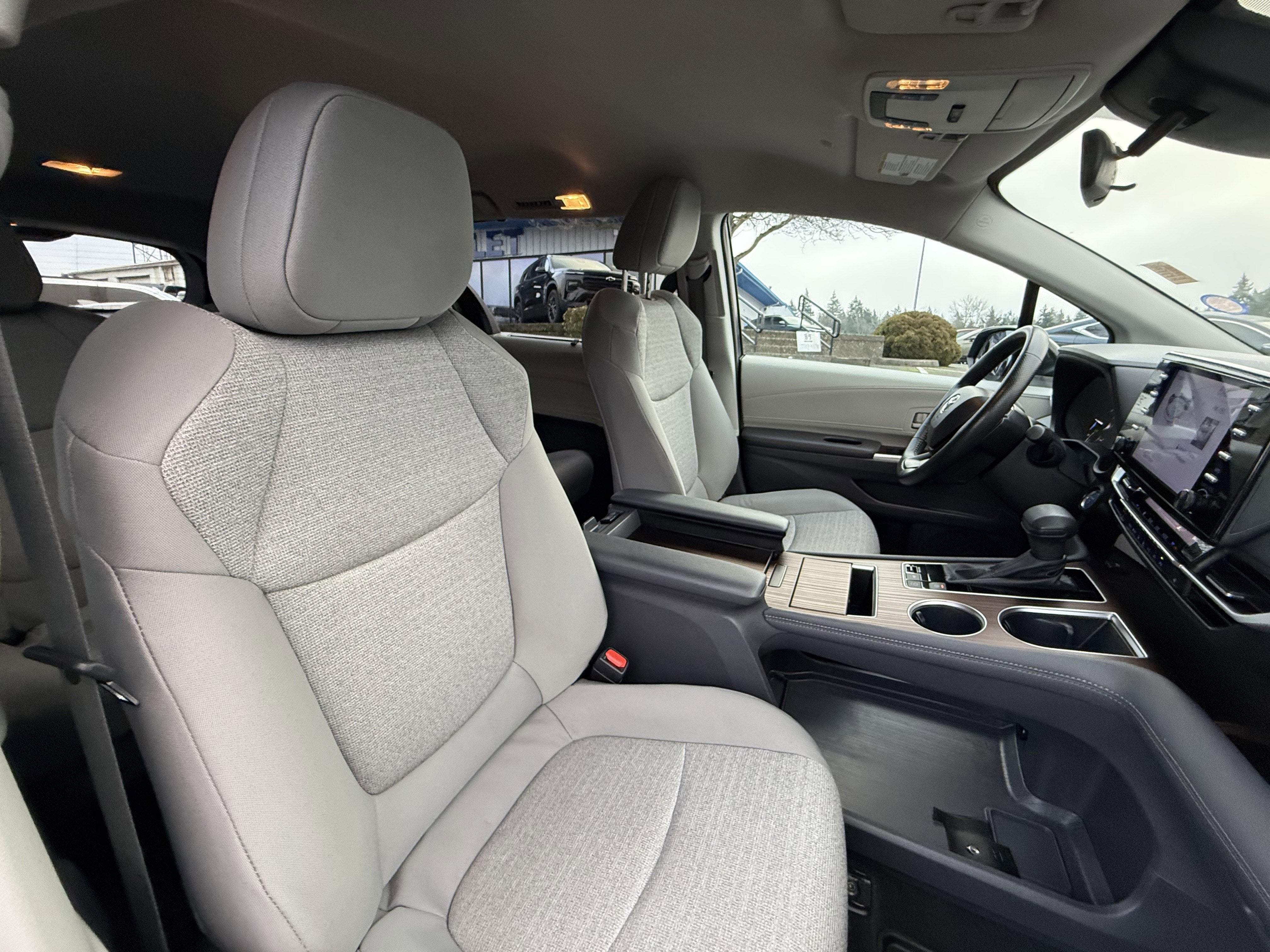 2024 Toyota Sienna LE