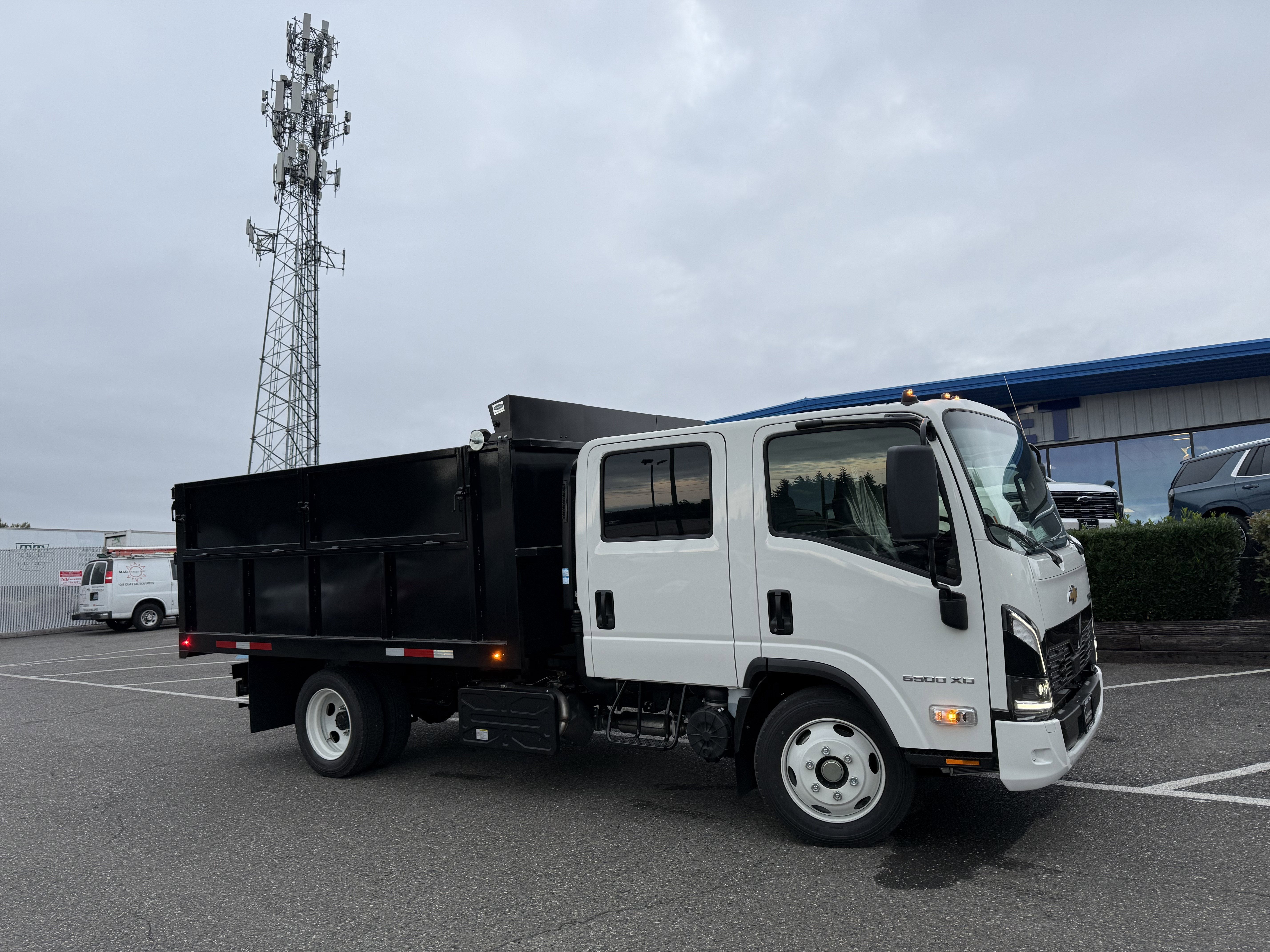 2025 Chevrolet Low Cab Forward 5500 XD Base