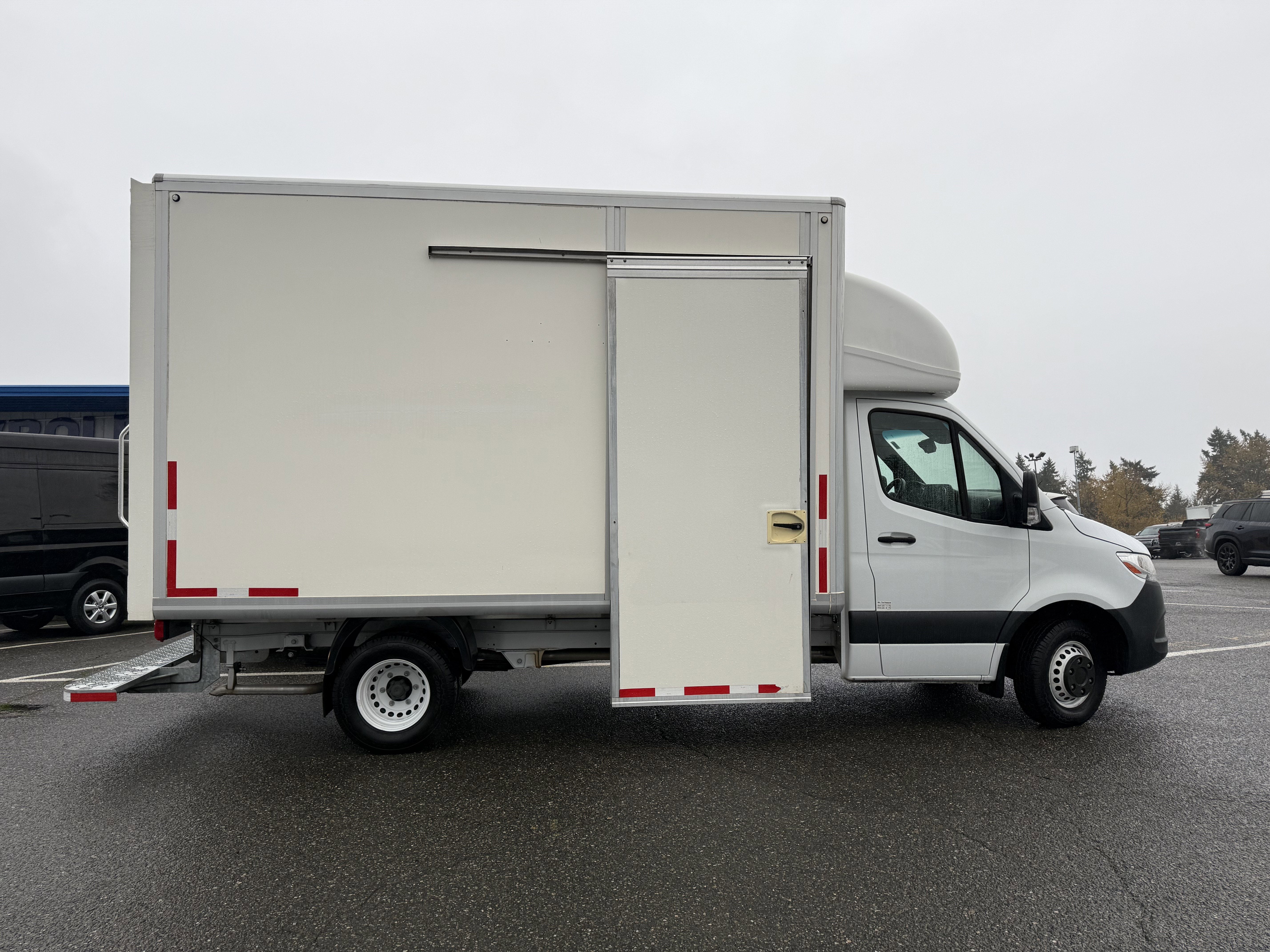 2021 Freightliner Sprinter Cab Chassis Base