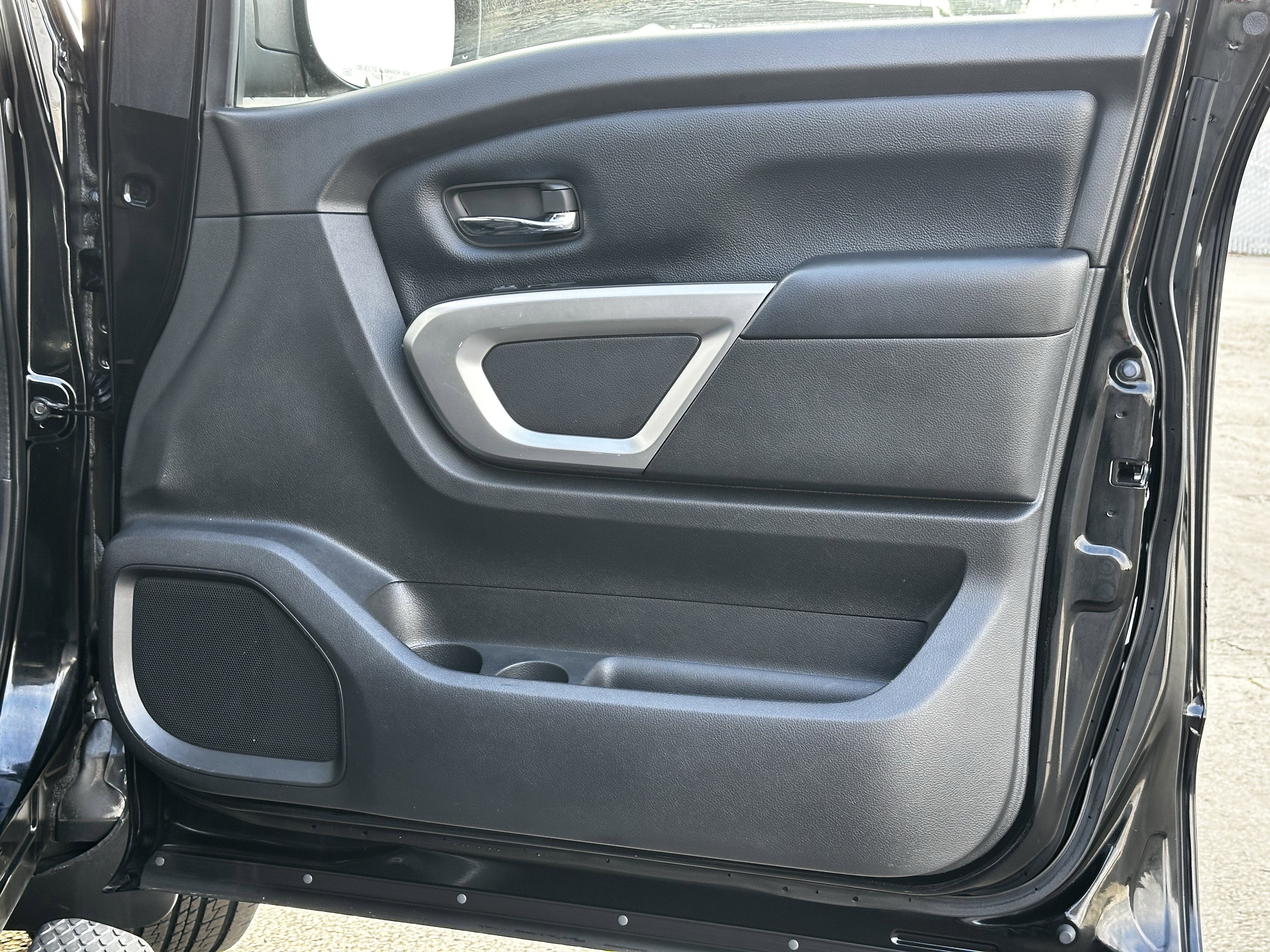 2017 Nissan Titan SV