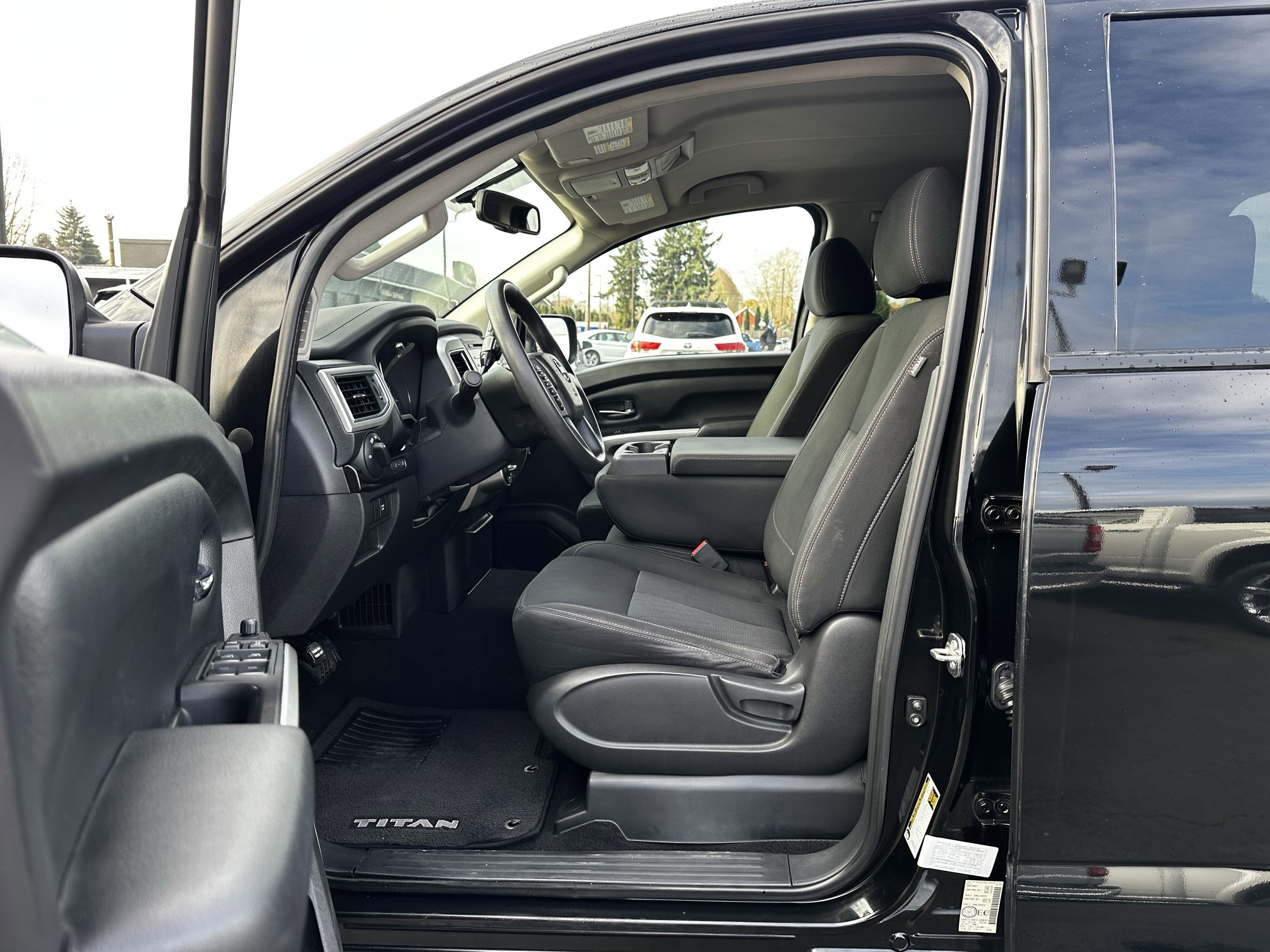 2017 Nissan Titan SV