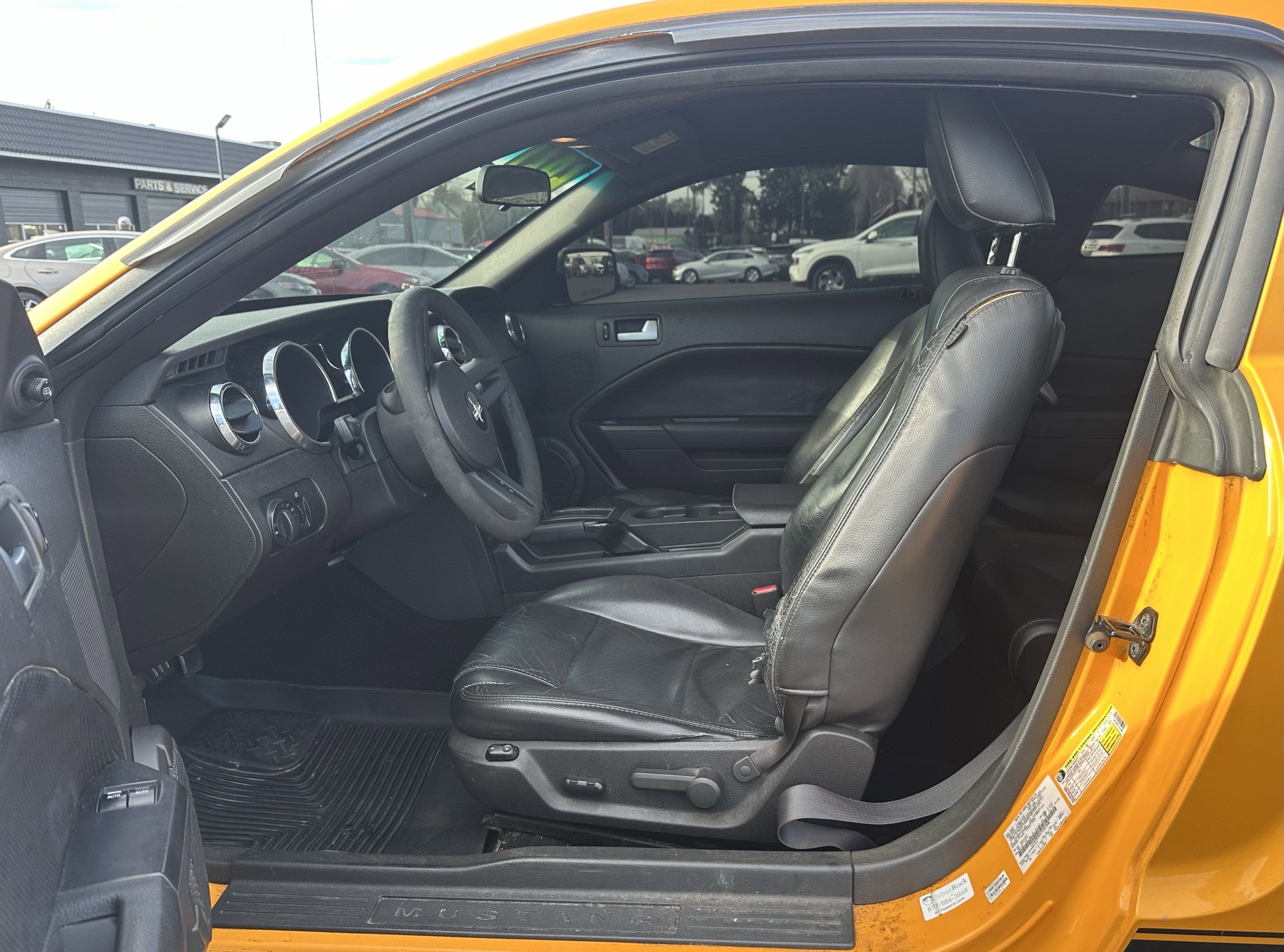 2007 Ford Mustang Deluxe