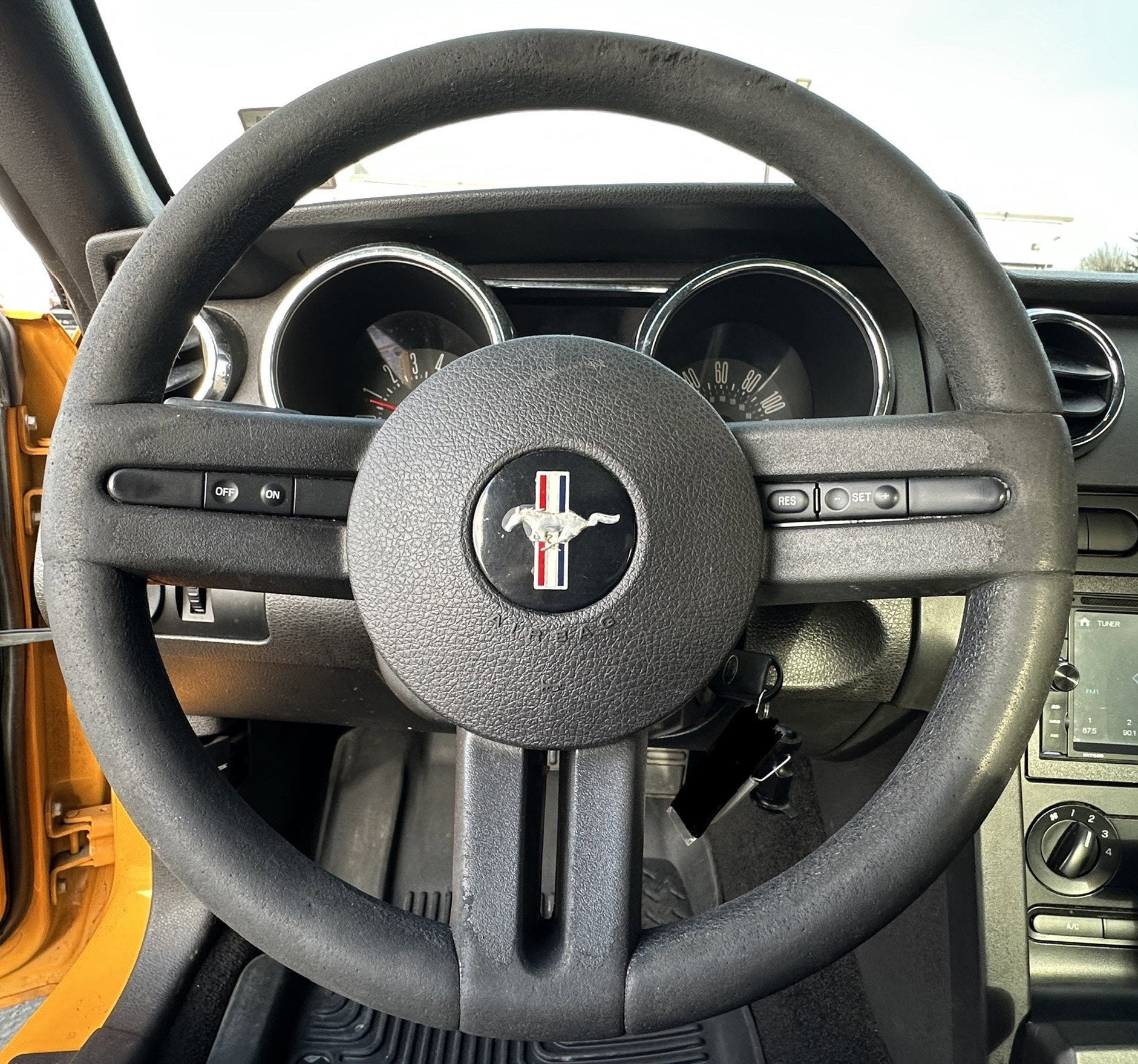 2007 Ford Mustang Deluxe