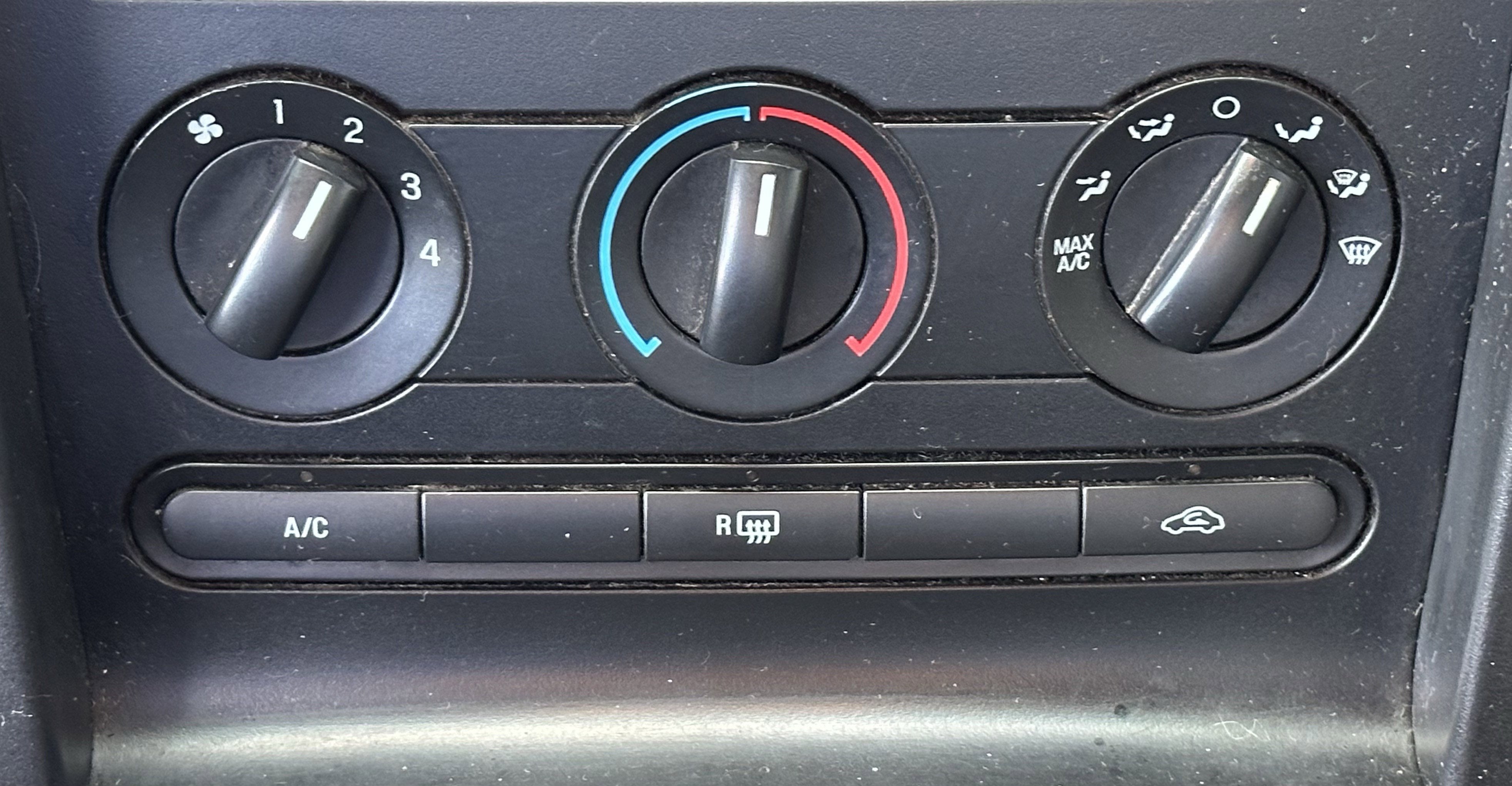 2007 Ford Mustang Deluxe