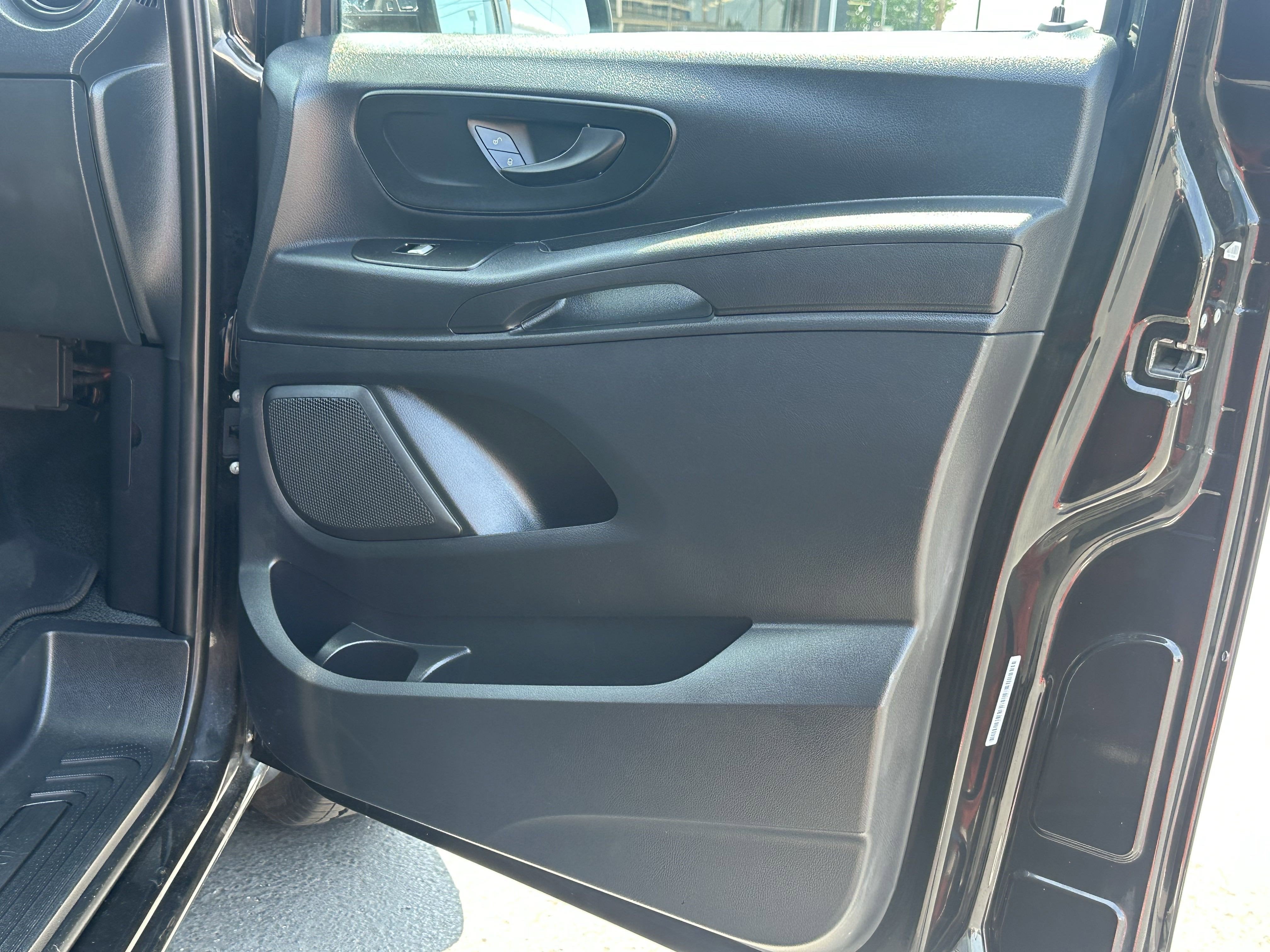 2018 Mercedes-Benz Metris Passenger Van Standard Roof 126