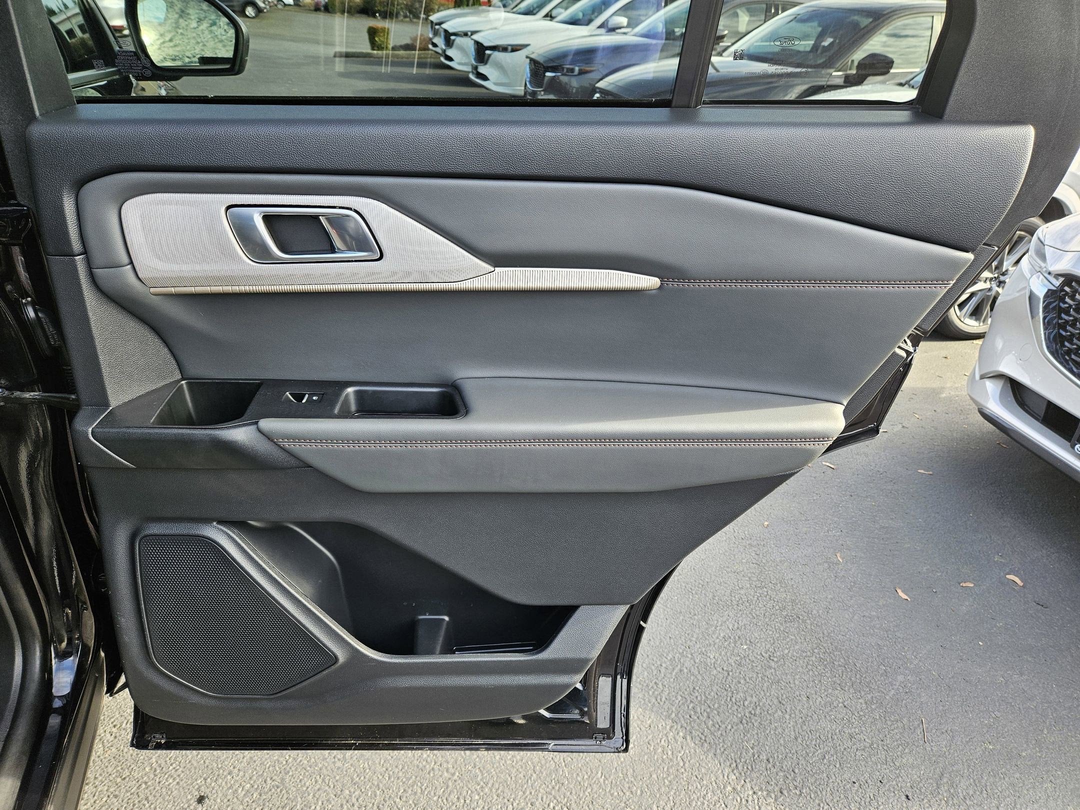 2025 Ford Explorer Active 4WD