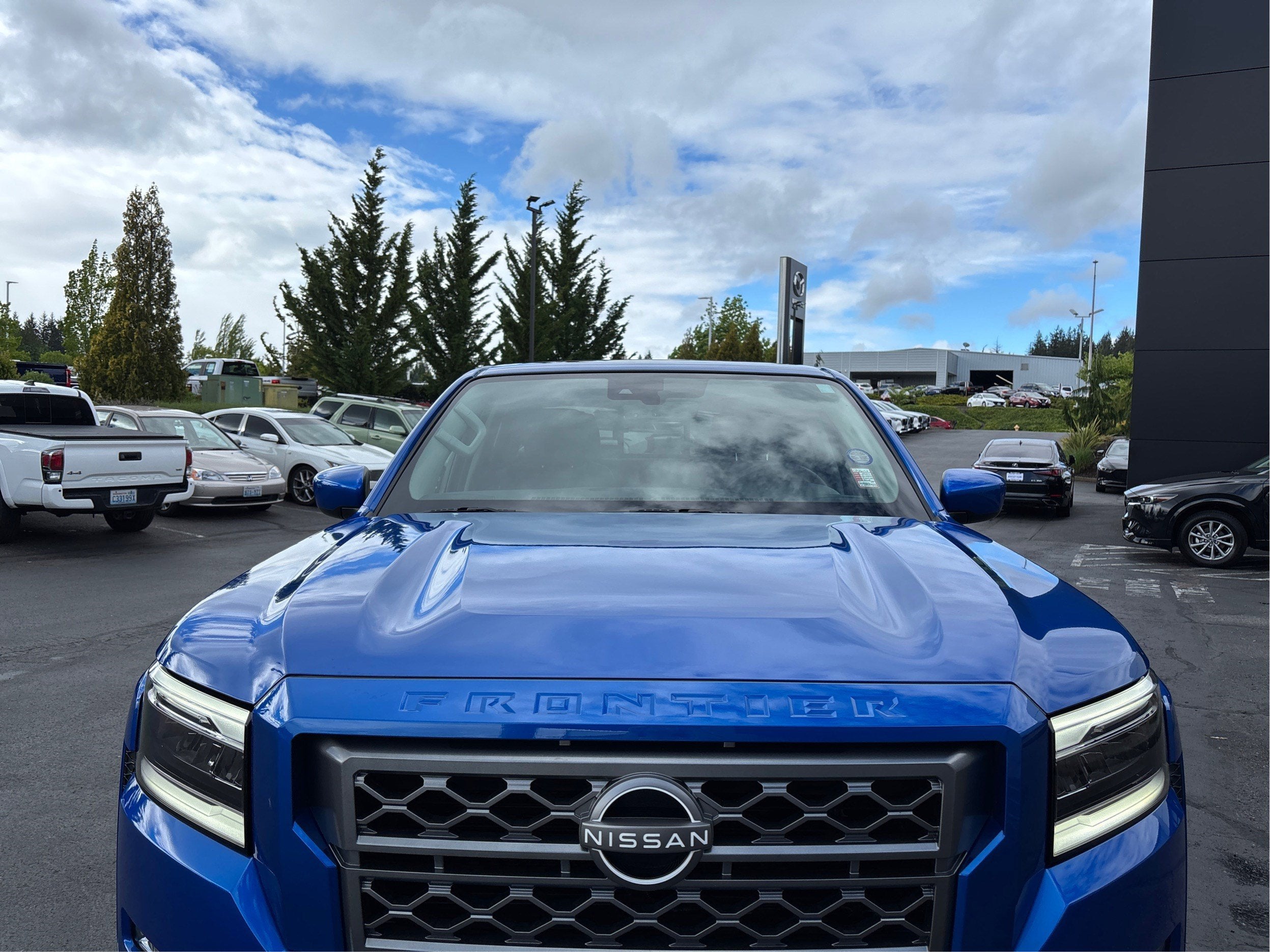2024 Nissan Frontier SL
