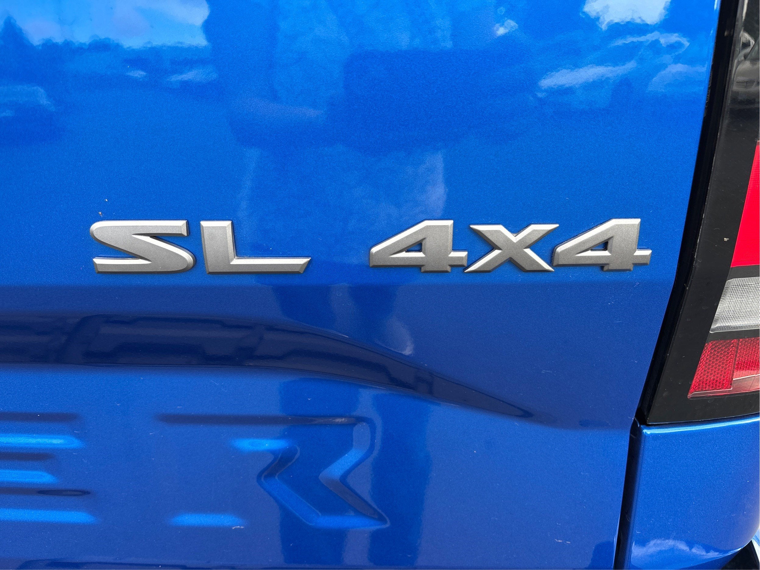 2024 Nissan Frontier SL