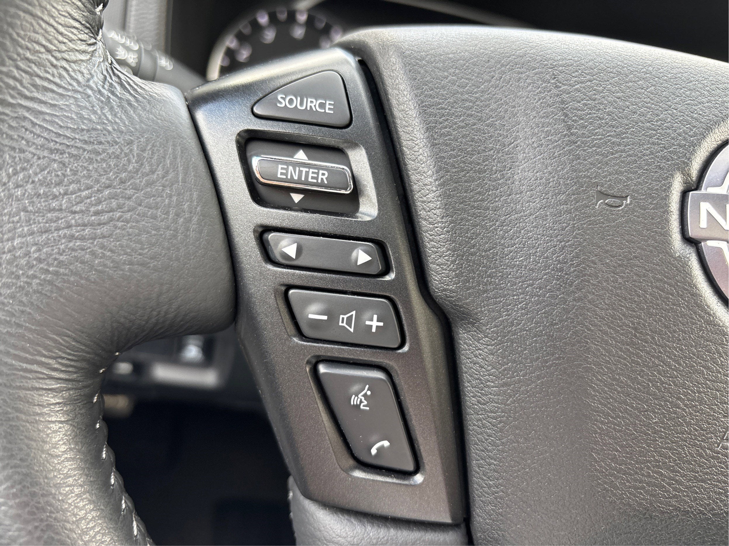 2024 Nissan Frontier SL