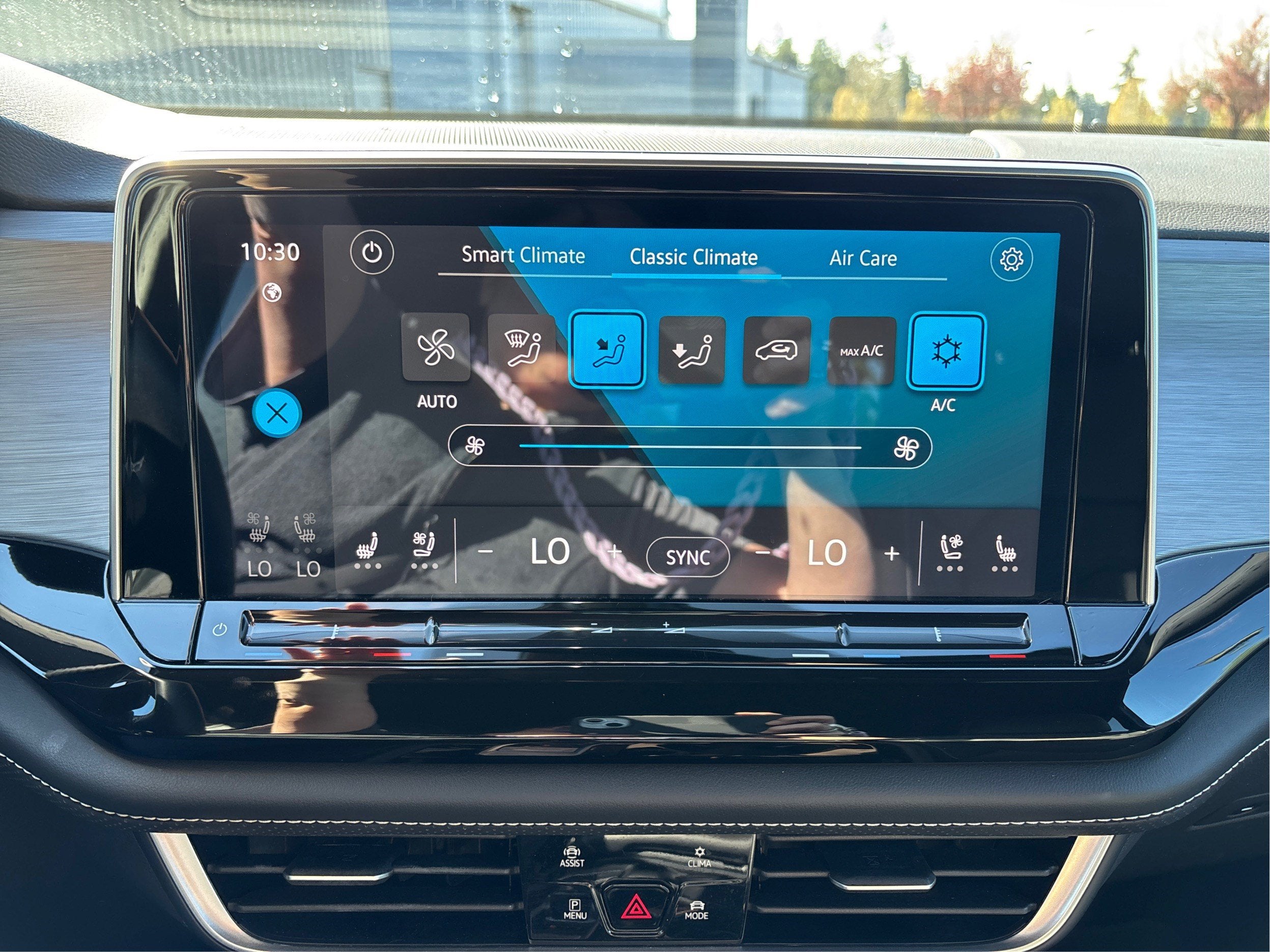 2025 Volkswagen Atlas Cross Sport 2.0T SE w/Technology