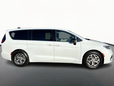 2024 Chrysler Pacifica Limited FWD