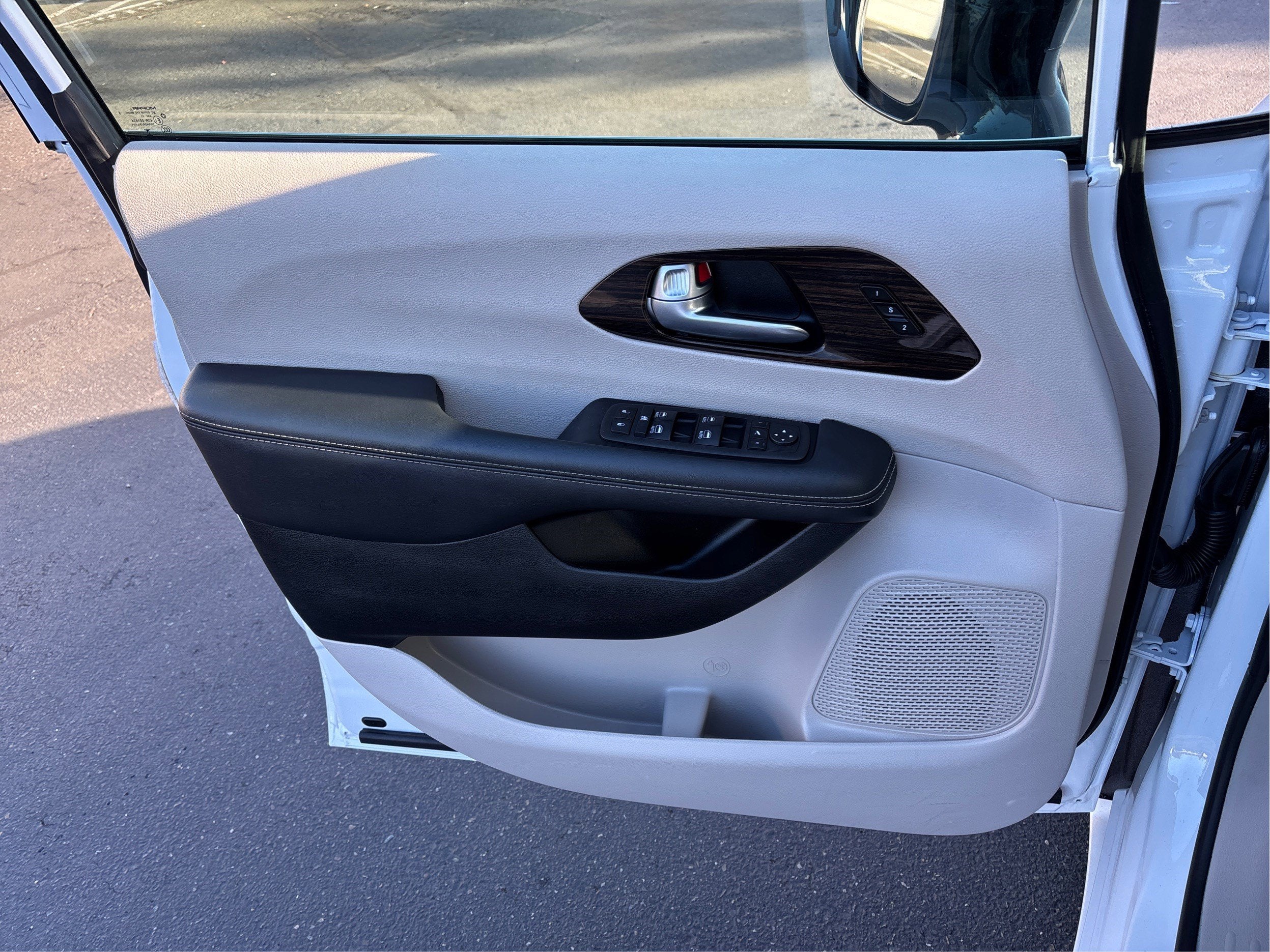 2024 Chrysler Pacifica Limited FWD