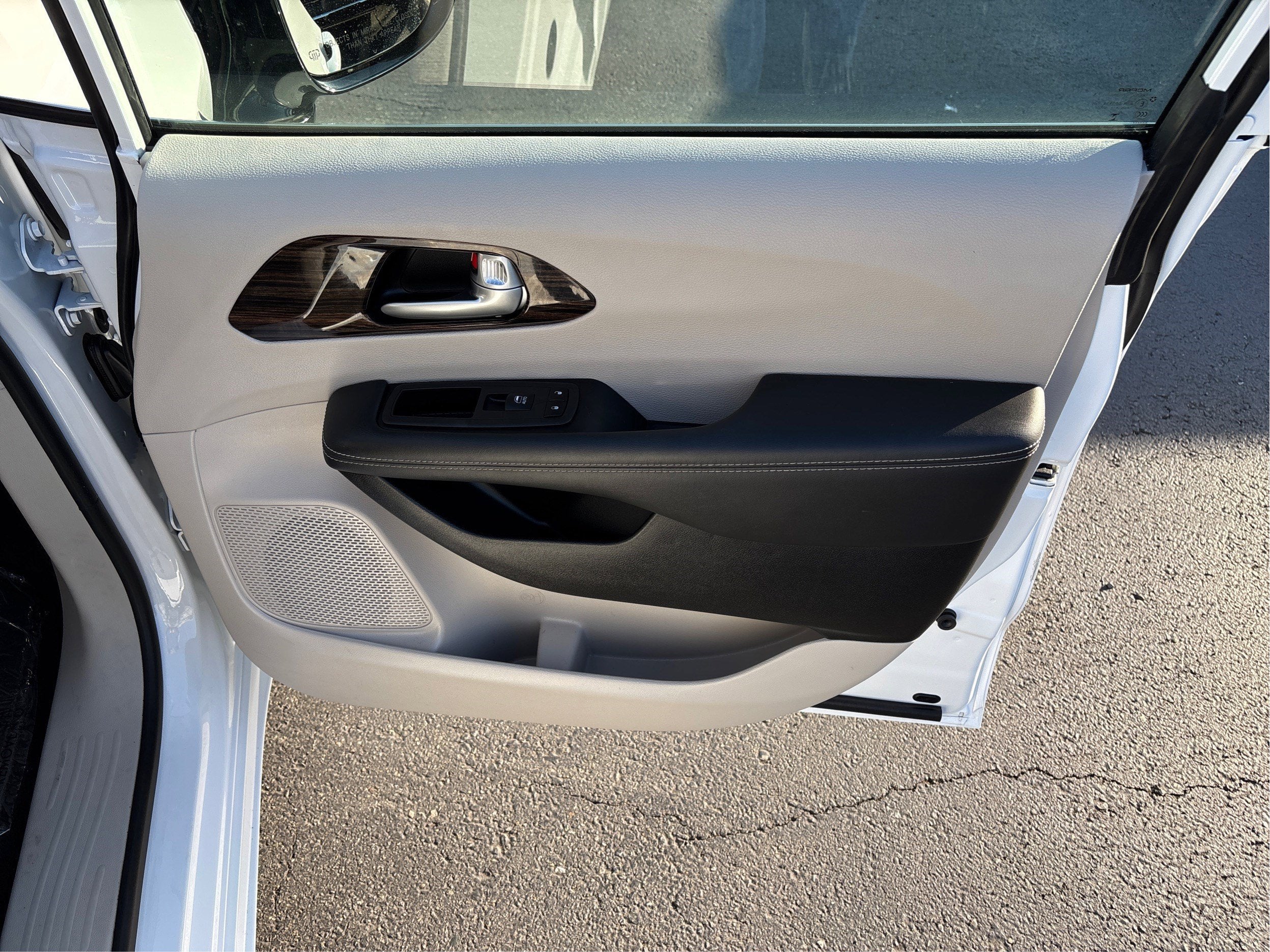 2024 Chrysler Pacifica Limited FWD