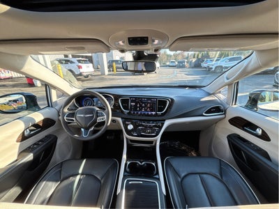 2024 Chrysler Pacifica Limited FWD