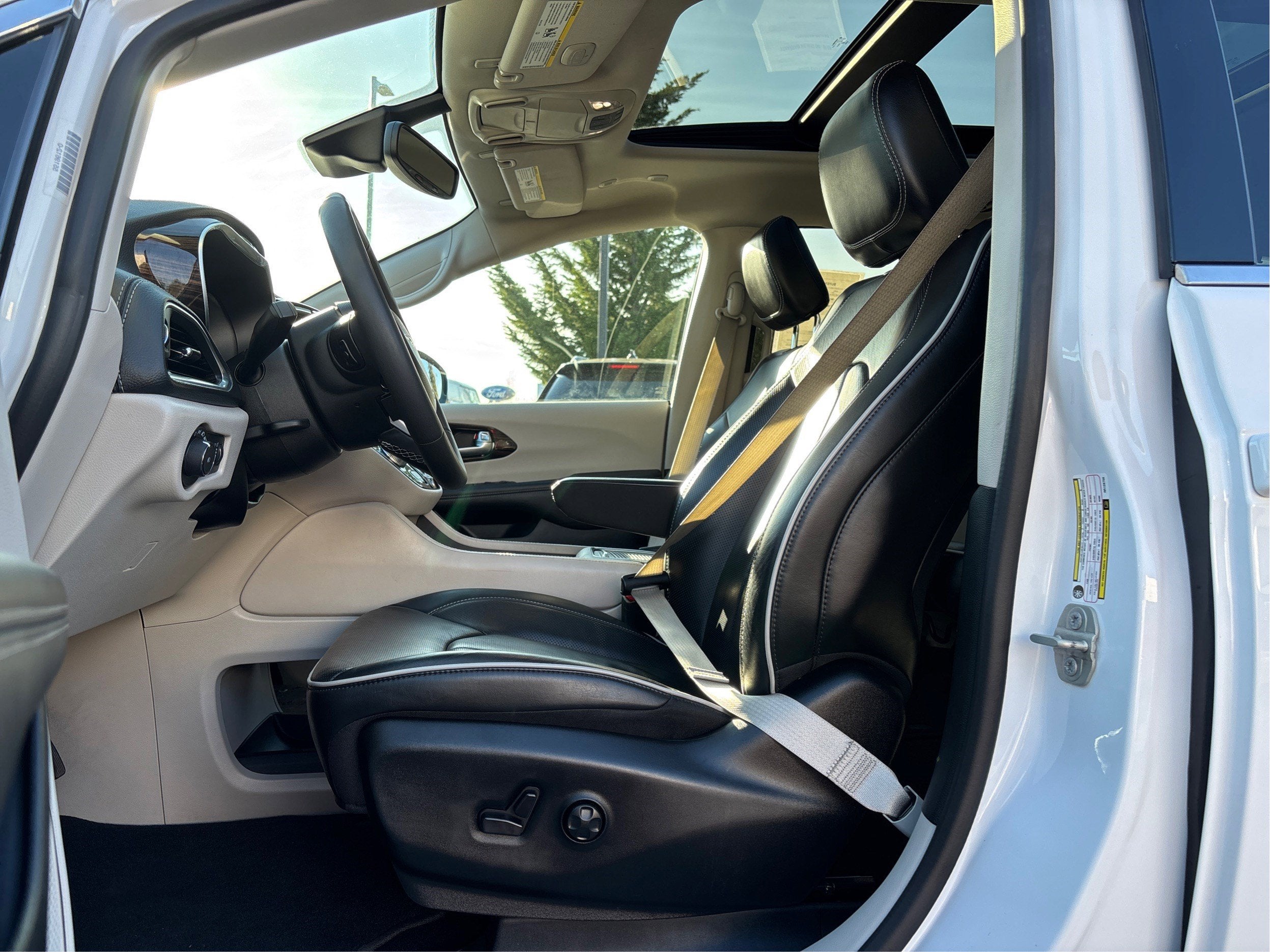 2024 Chrysler Pacifica Limited FWD