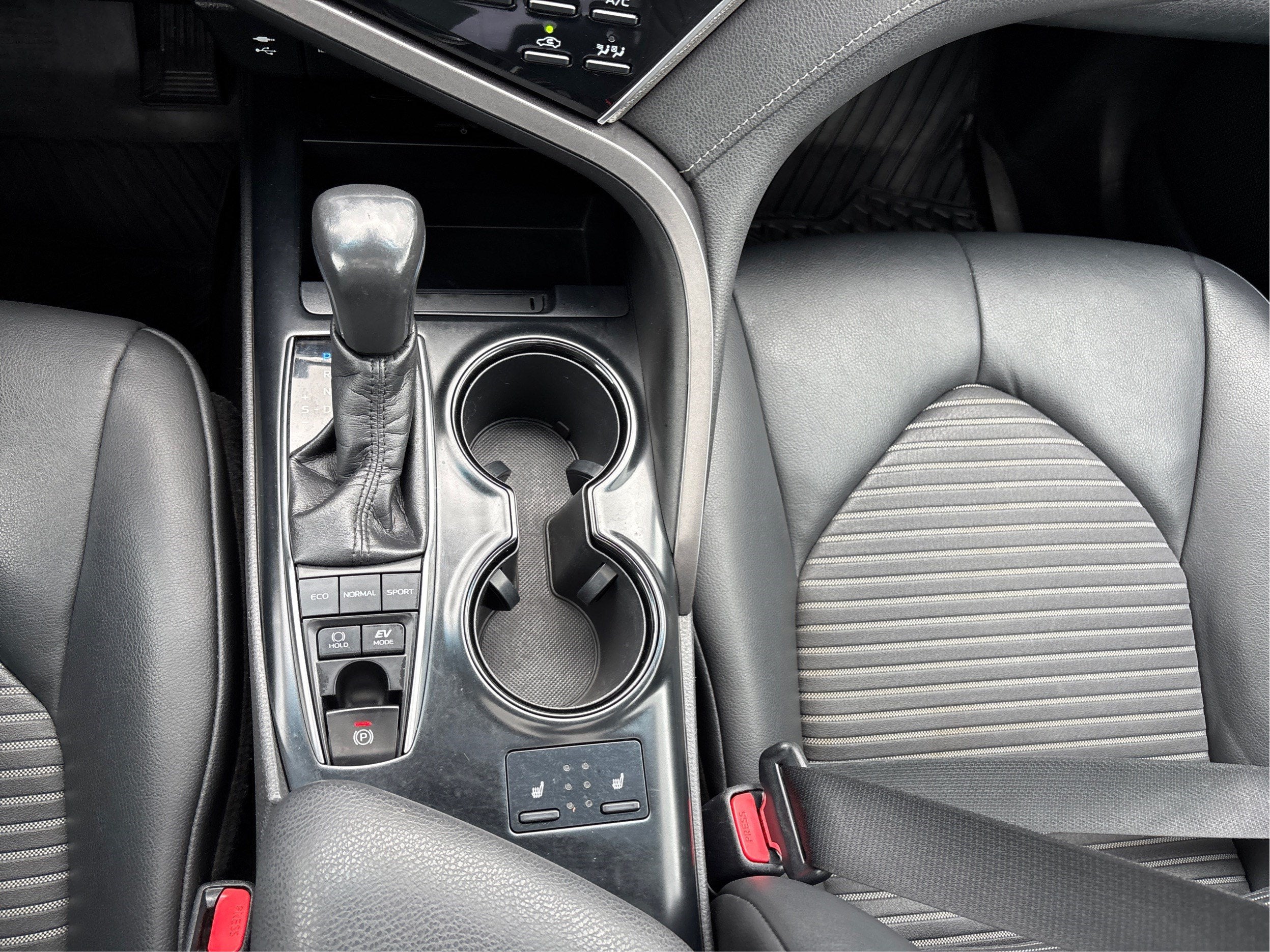 2018 Toyota Camry Hybrid SE