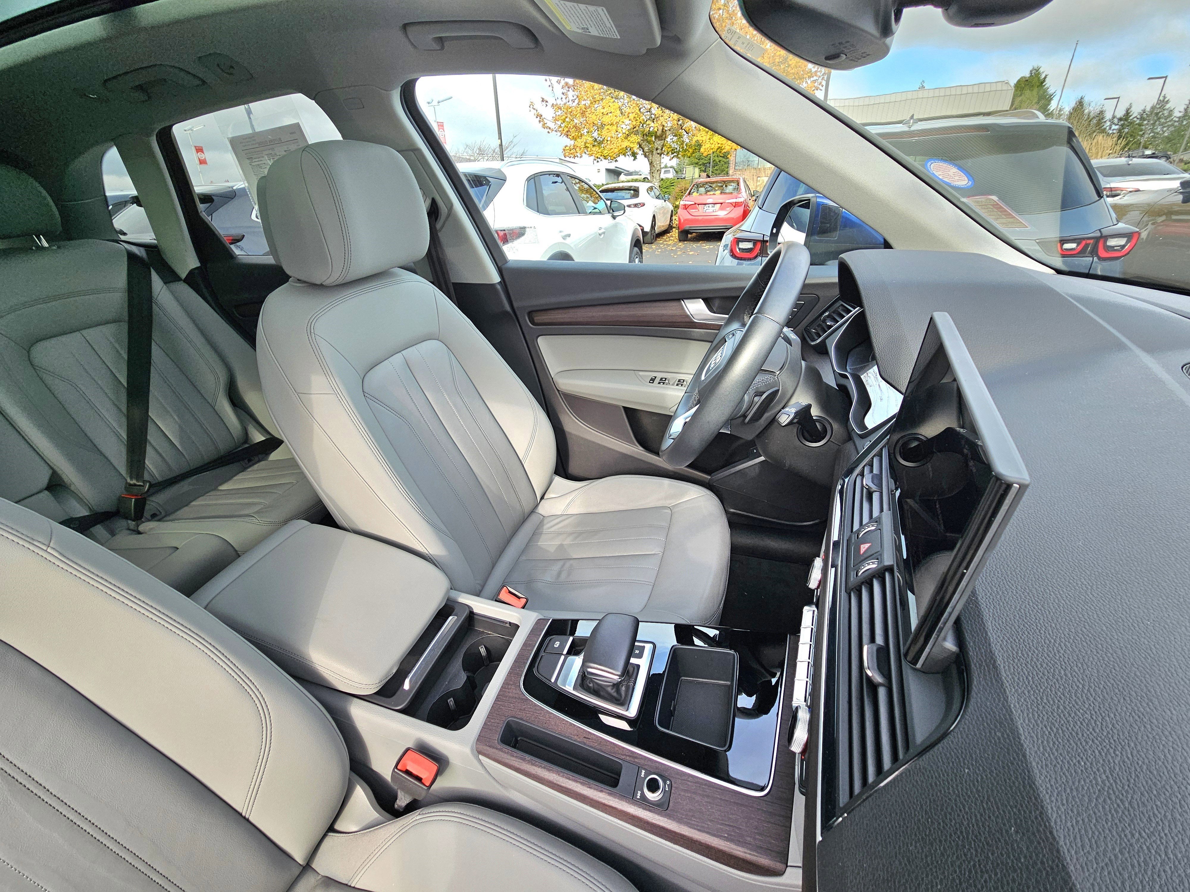 2022 Audi Q5 S line Premium