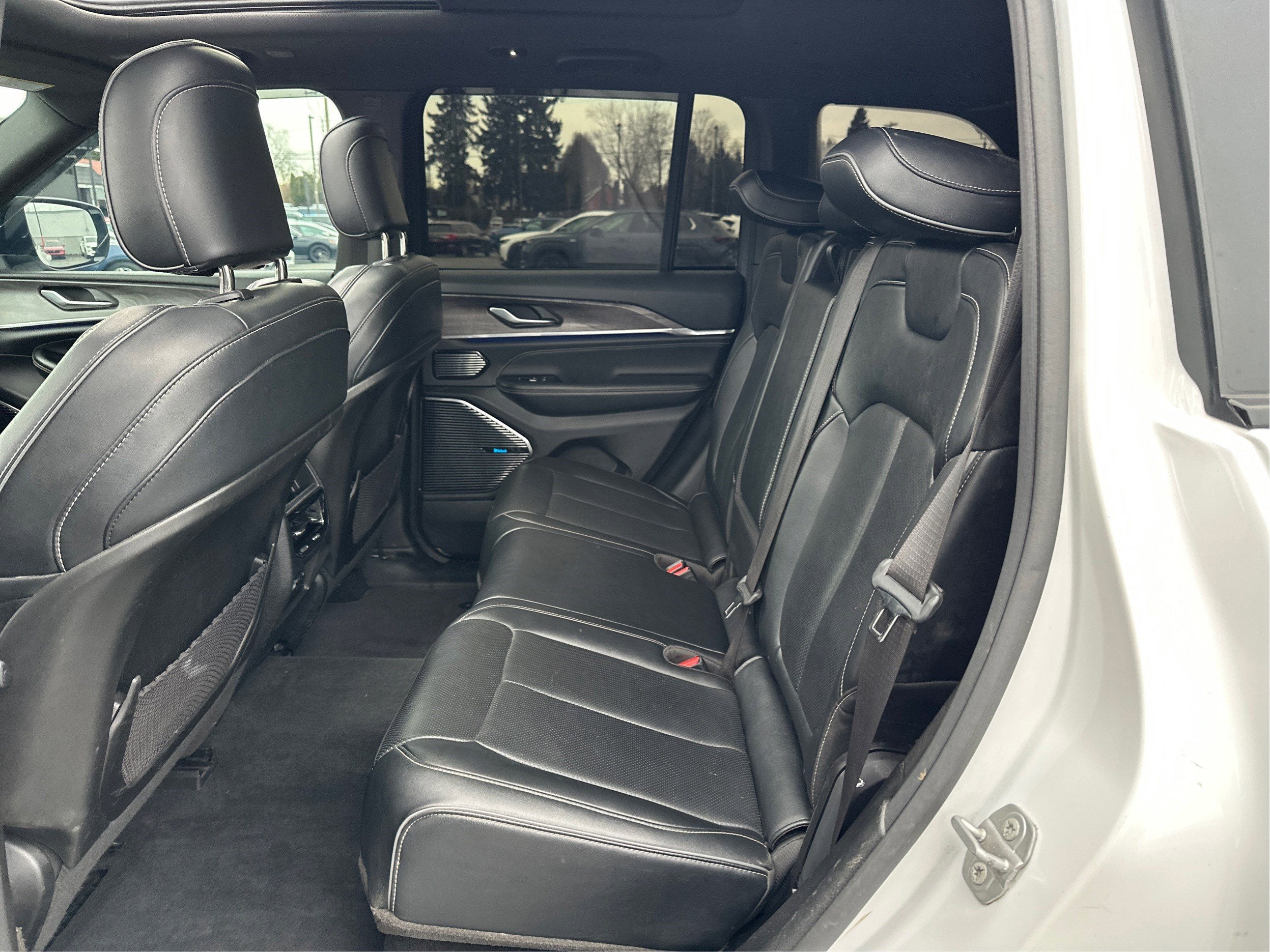 2023 Jeep Grand Cherokee Overland 4WD