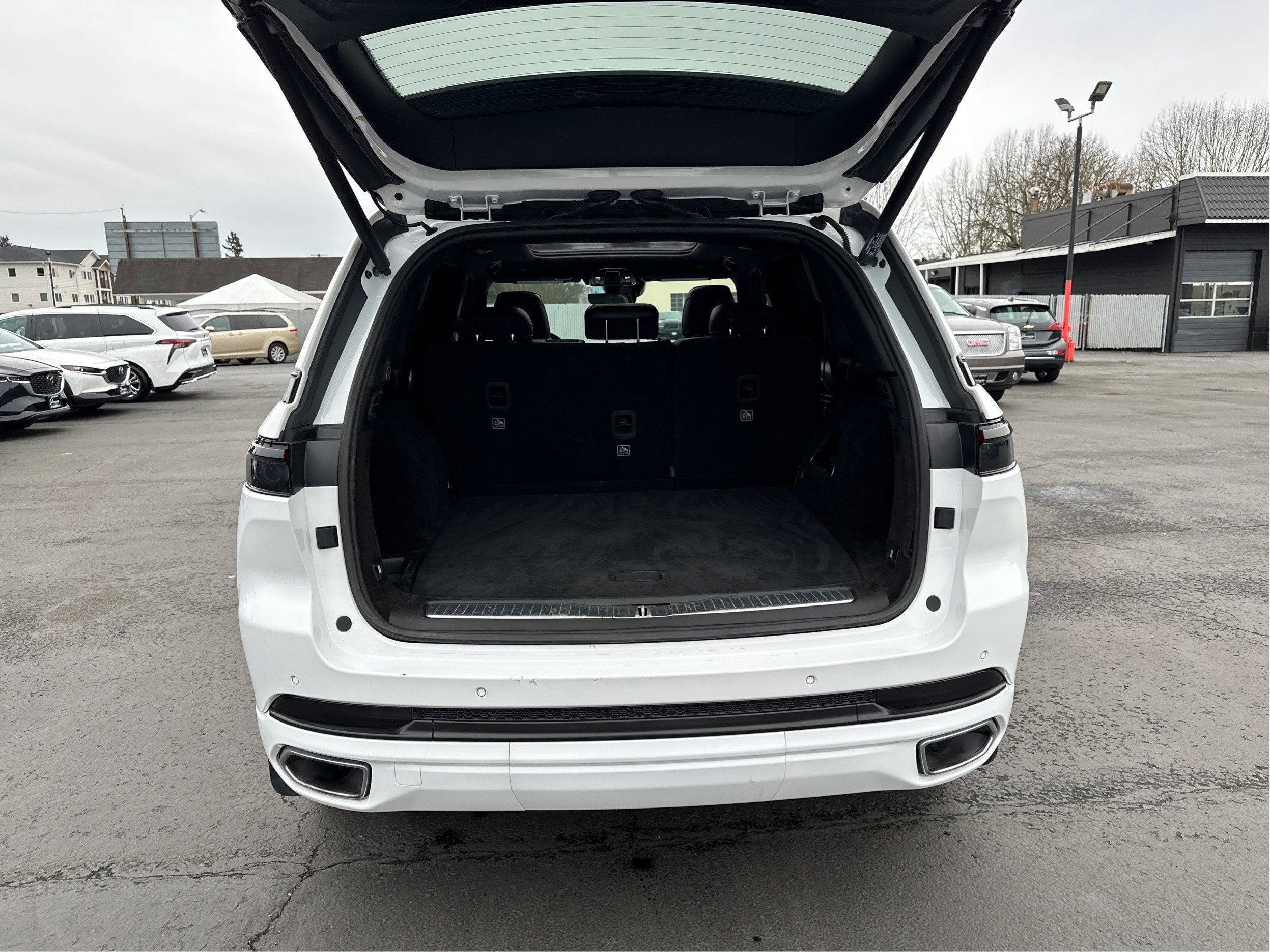 2023 Jeep Grand Cherokee Overland 4WD