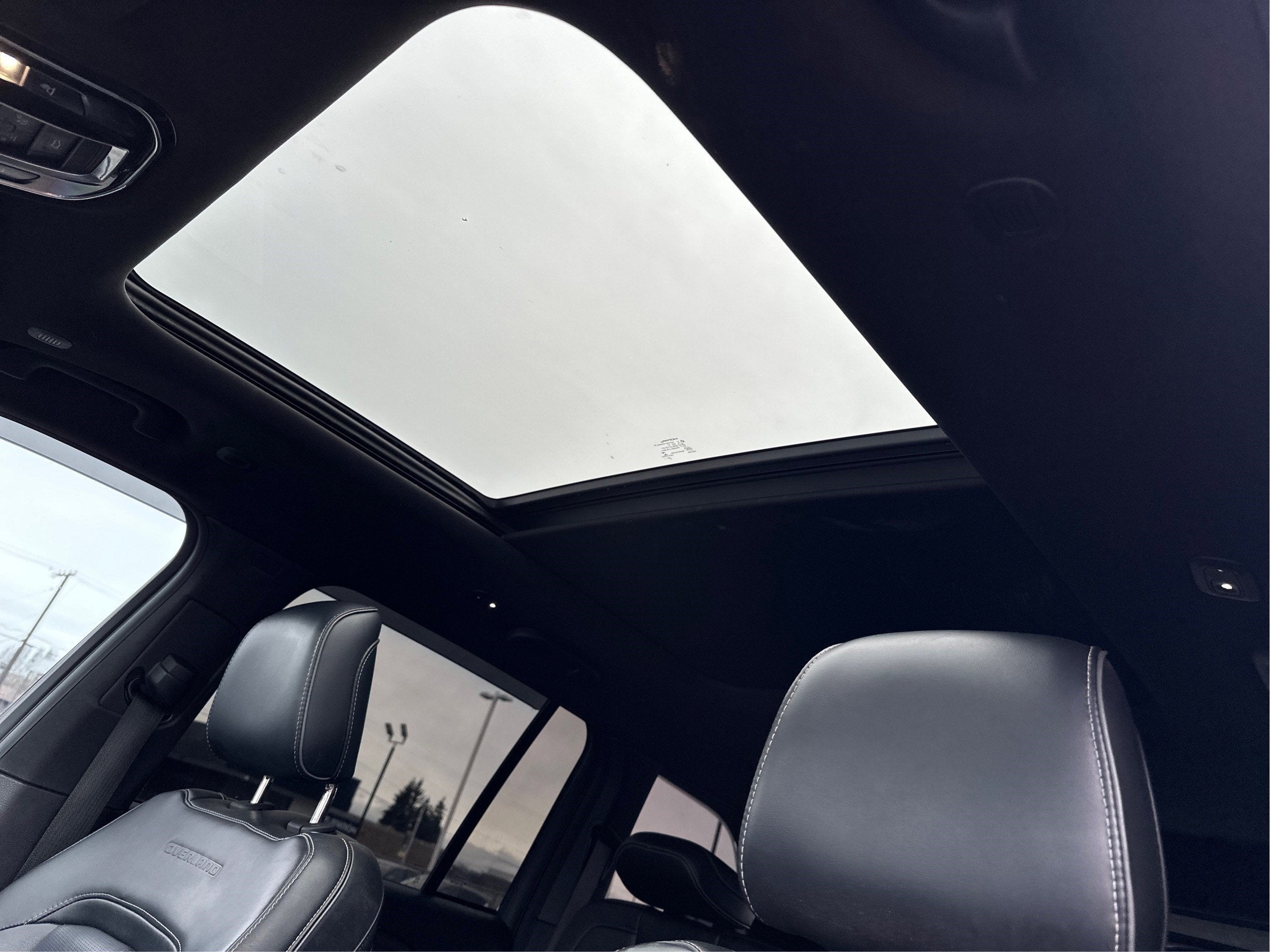 2023 Jeep Grand Cherokee Overland 4WD