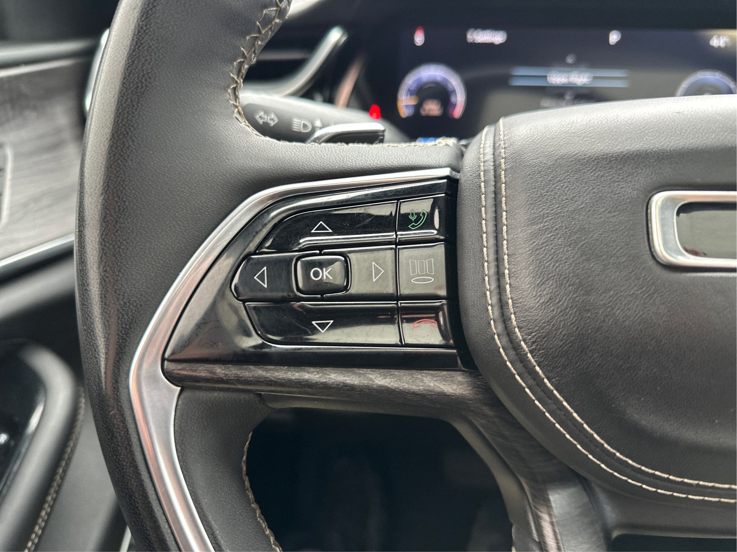 2023 Jeep Grand Cherokee Overland 4WD