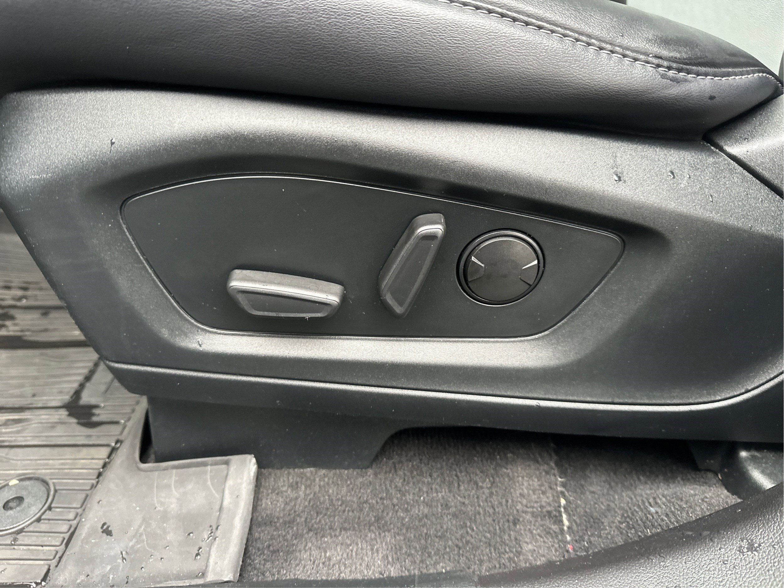 2023 Ford Explorer XLT 4WD