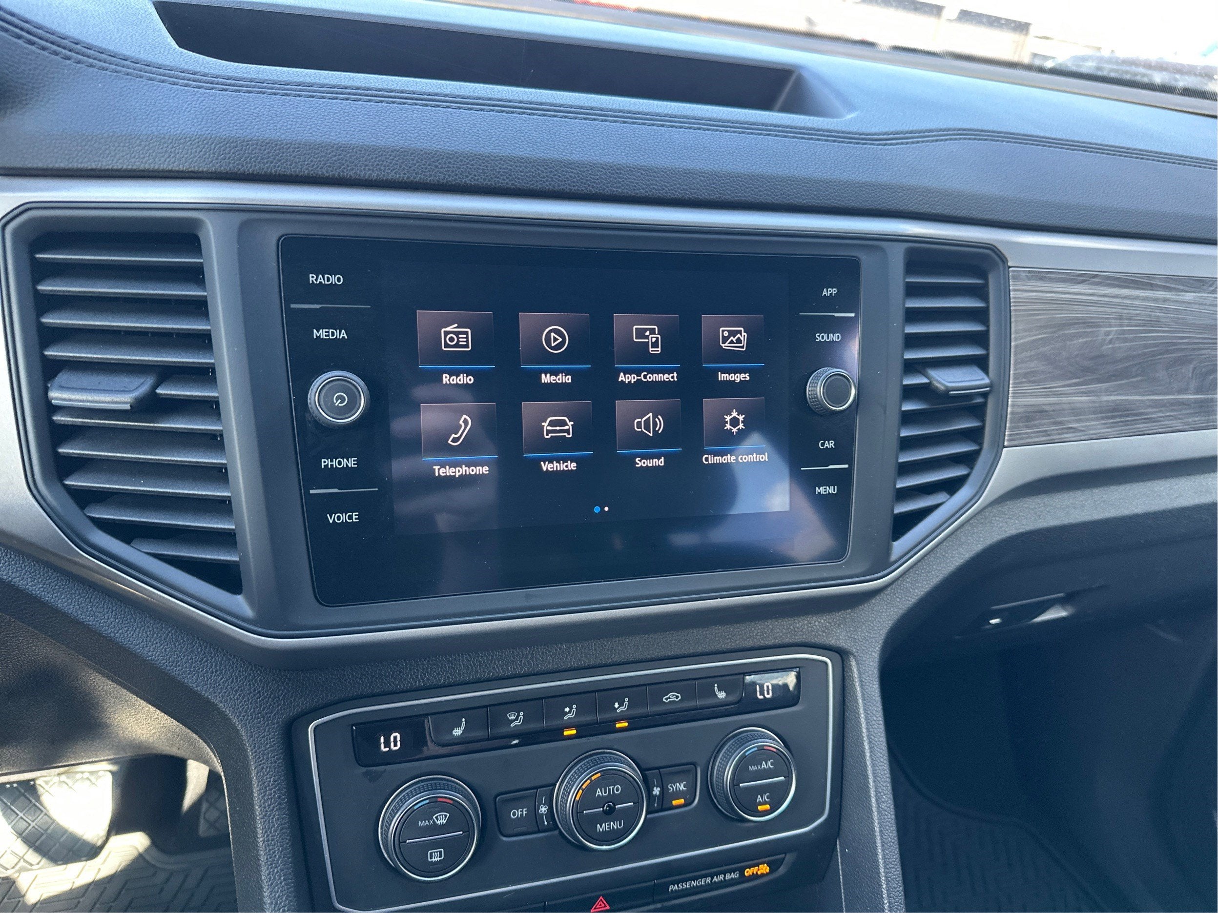 2020 Volkswagen Atlas Cross Sport 2.0T SE