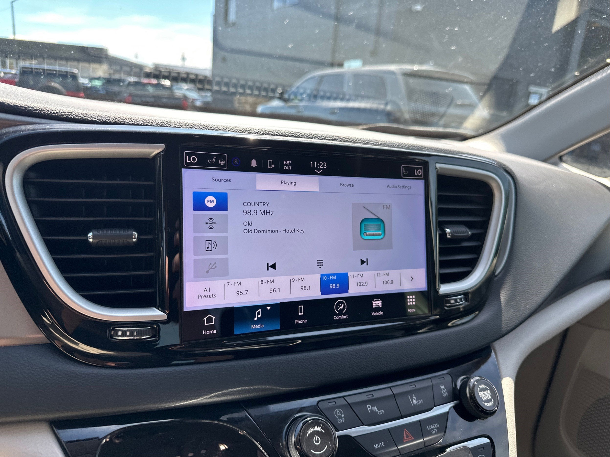 2023 Chrysler Pacifica Touring L