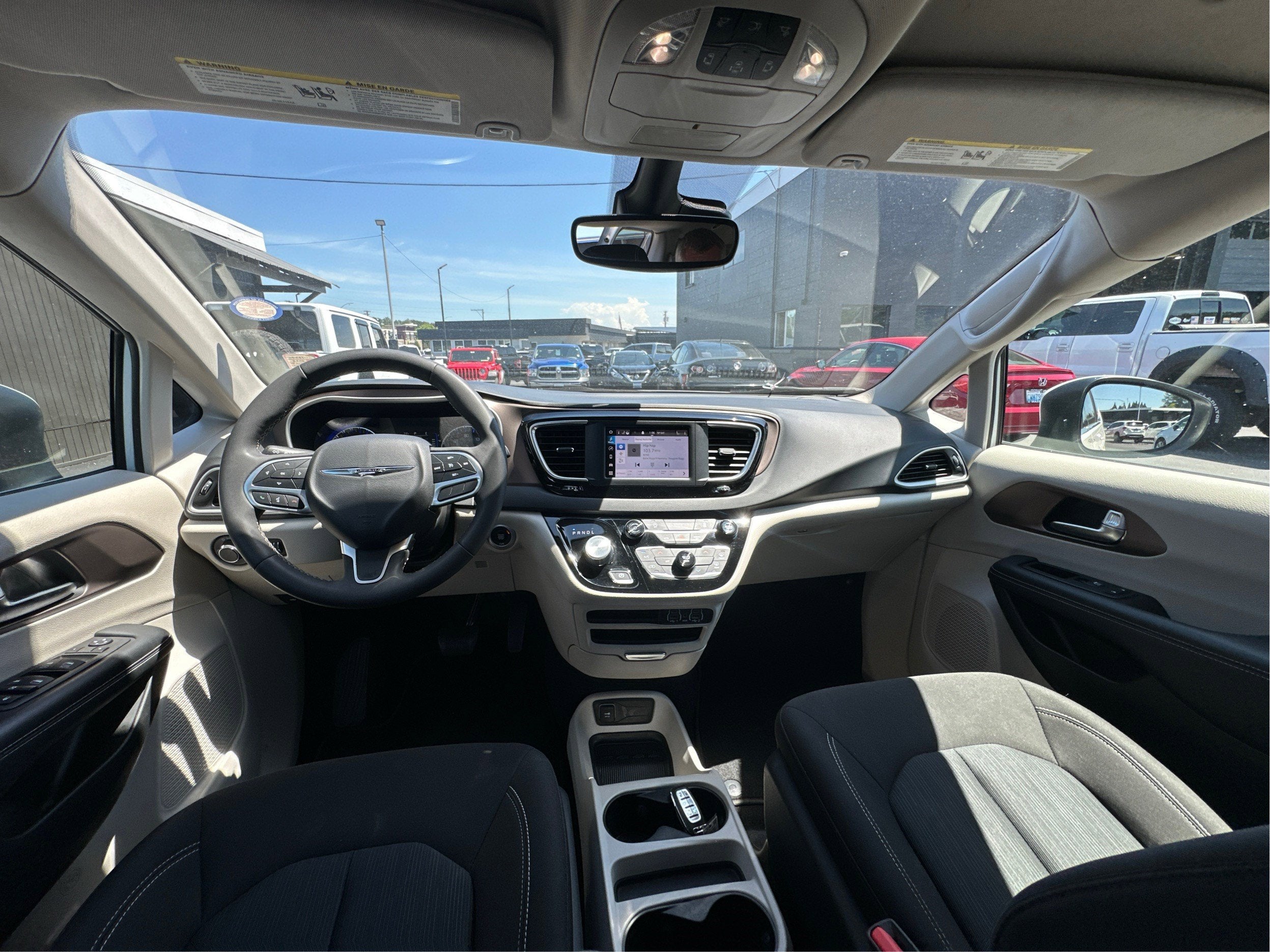 2023 Chrysler Voyager LX