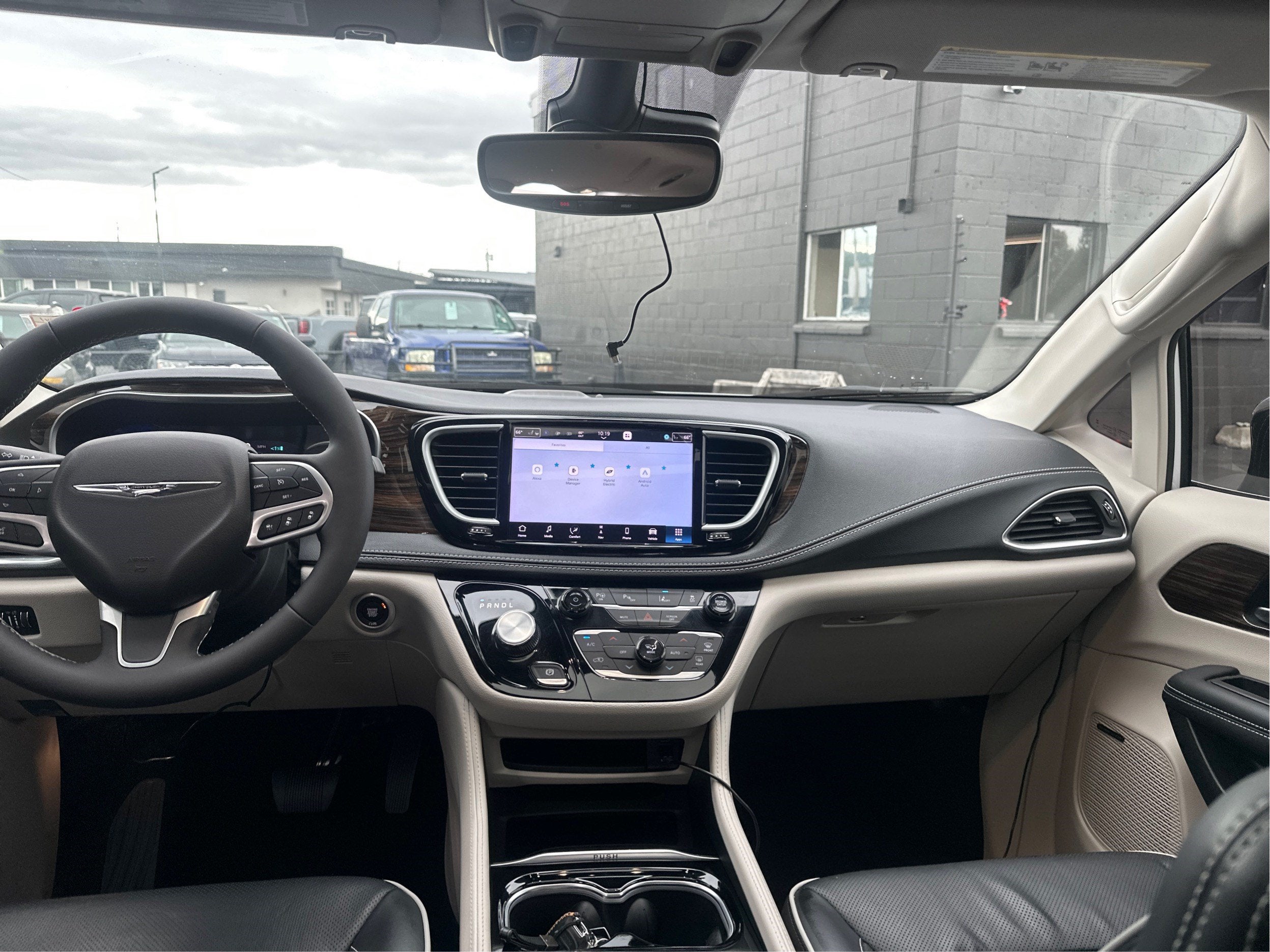 2023 Chrysler Pacifica Hybrid Limited