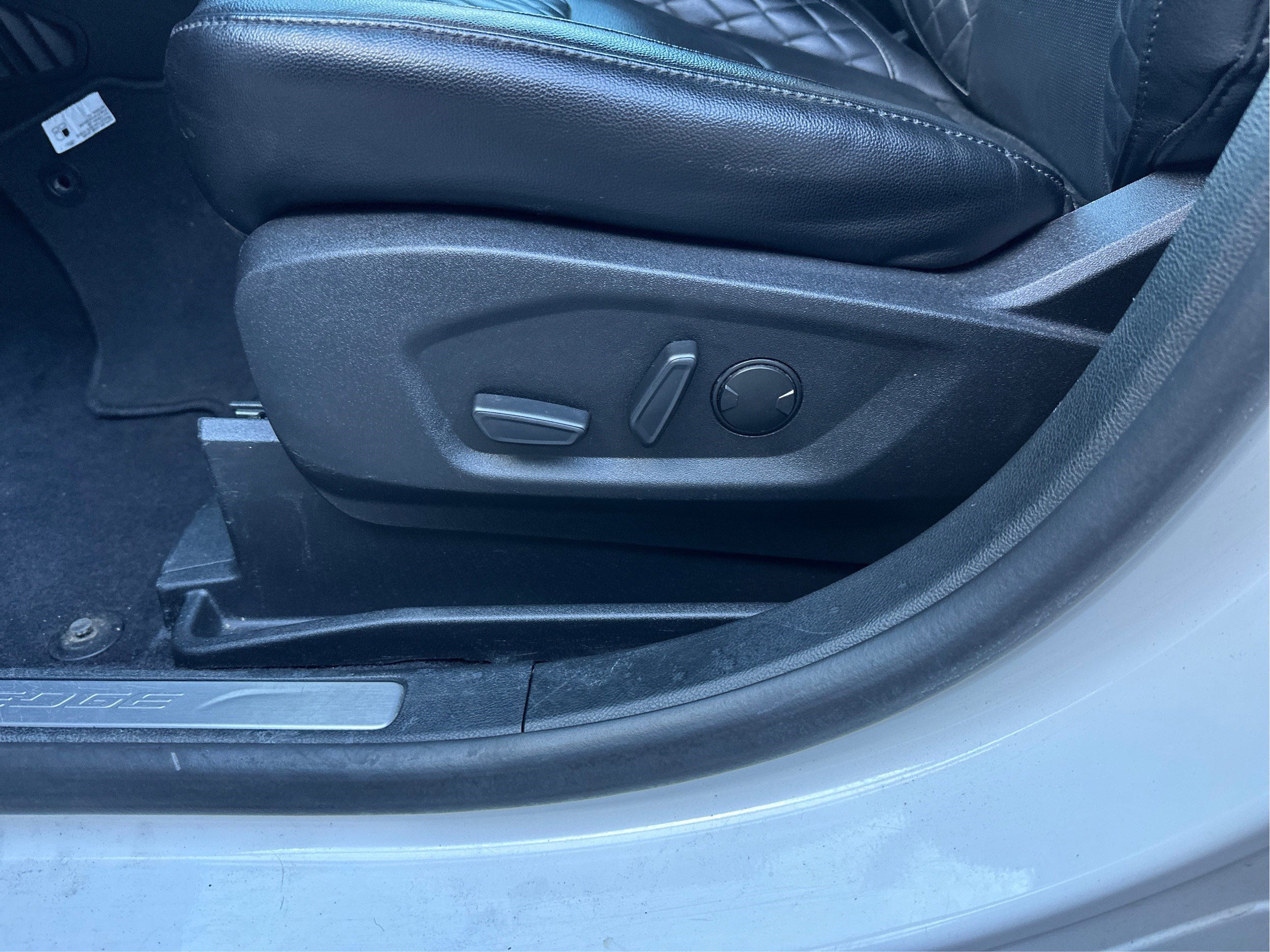 2023 Ford Edge Titanium