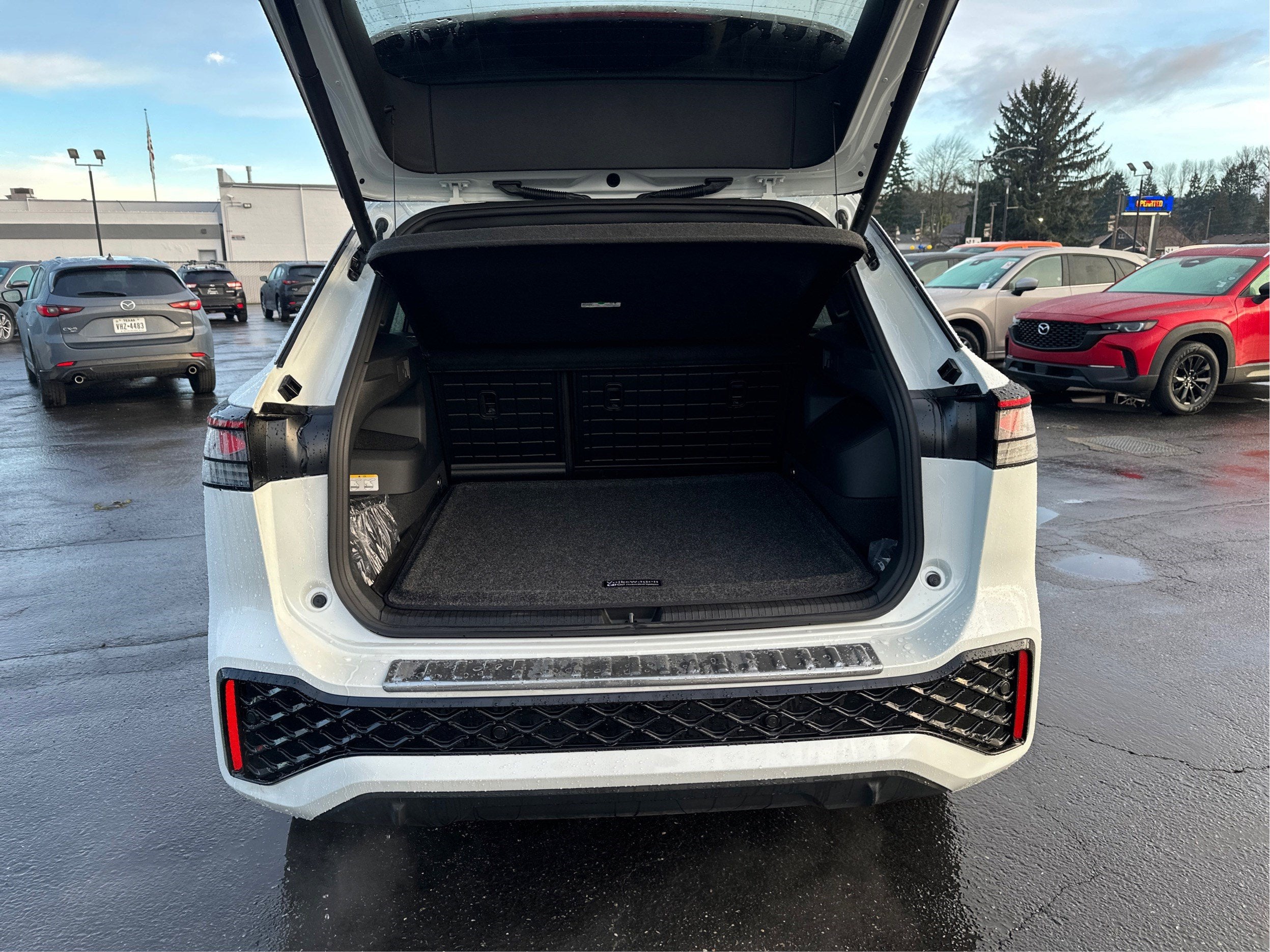 2025 Volkswagen Tiguan SEL R-Line