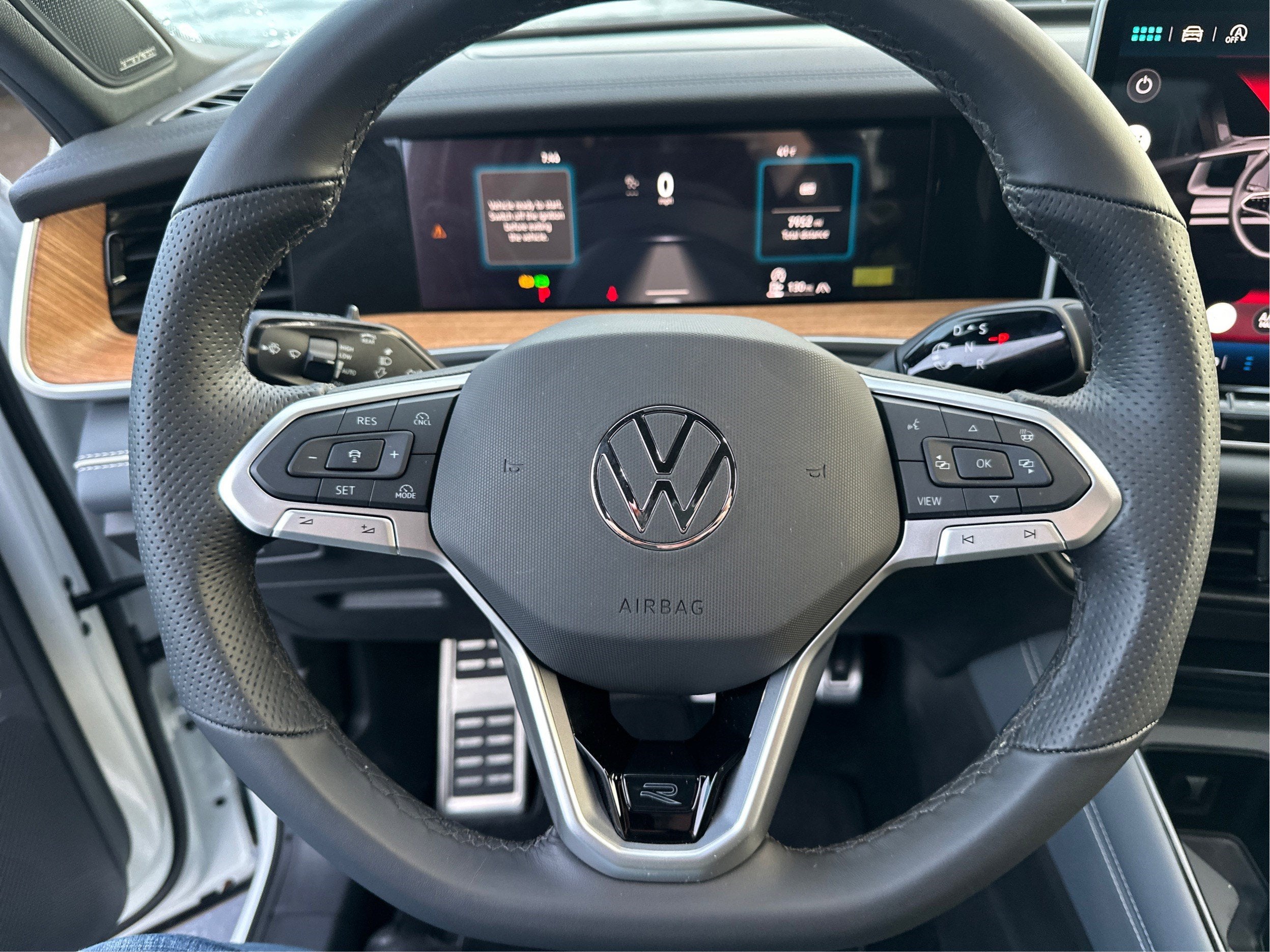 2025 Volkswagen Tiguan SEL R-Line