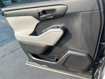 2020 Toyota Highlander LE