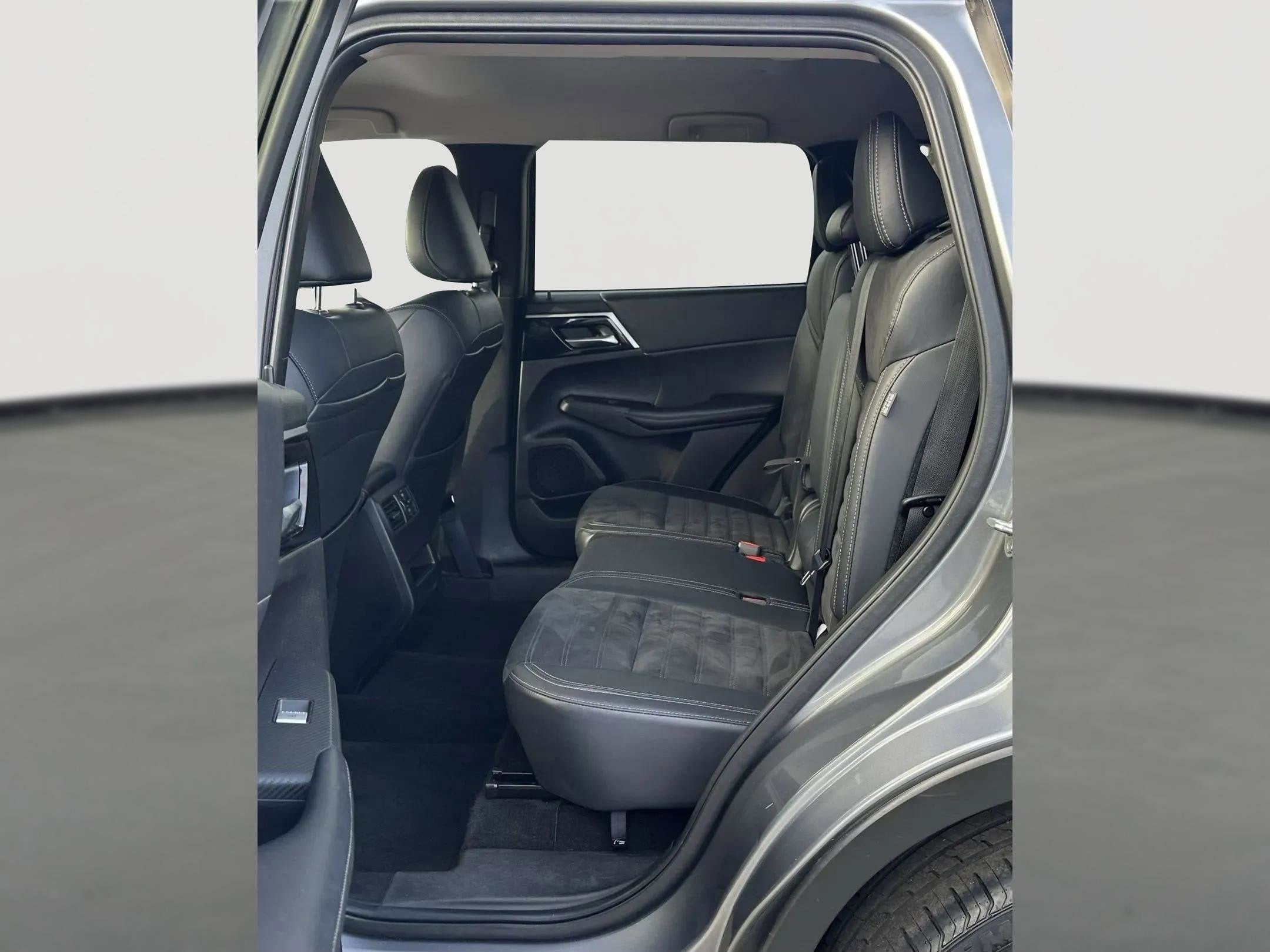 2024 Mitsubishi Outlander SE Black Edition