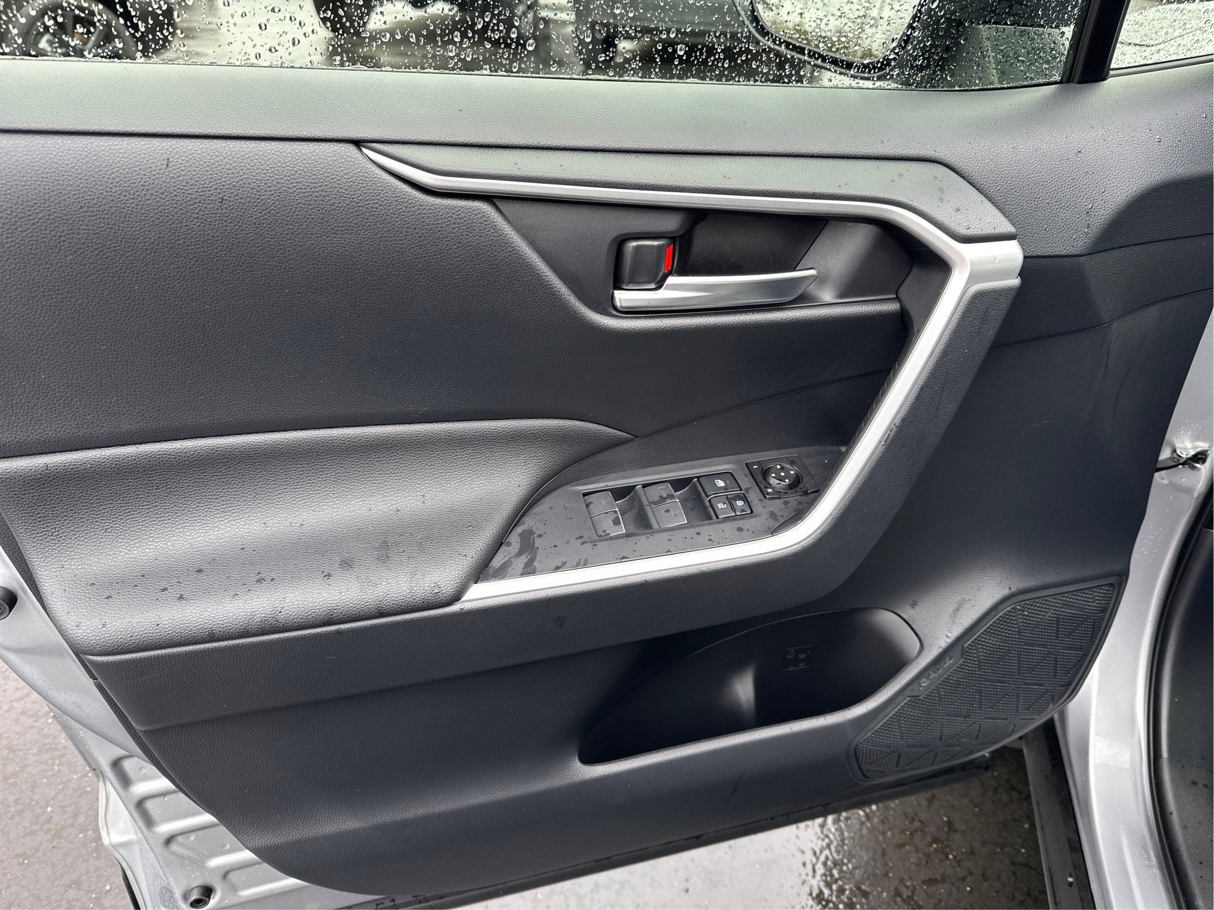 2025 Toyota RAV4 Hybrid XLE AWD