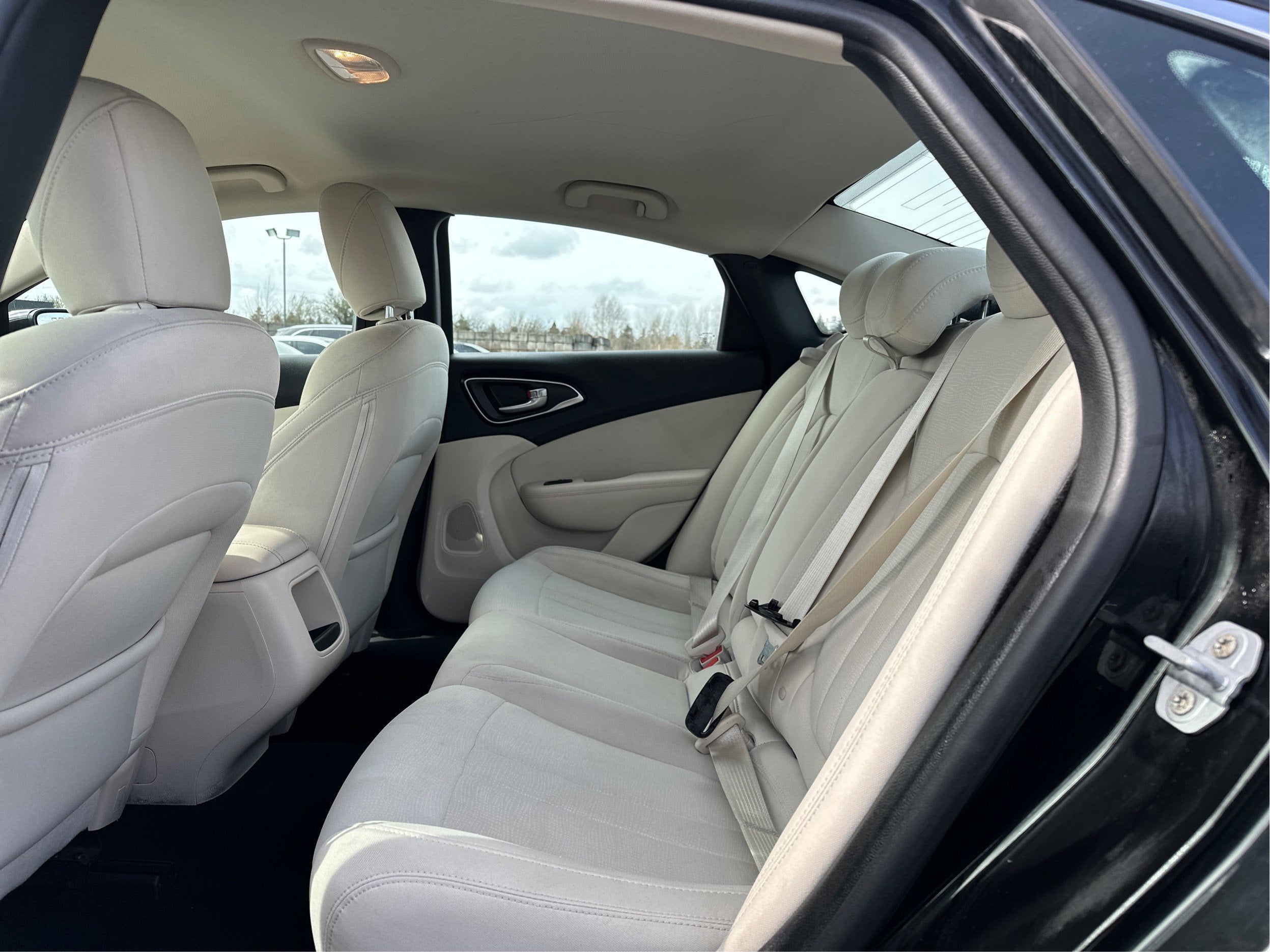 2016 Chrysler 200 LX