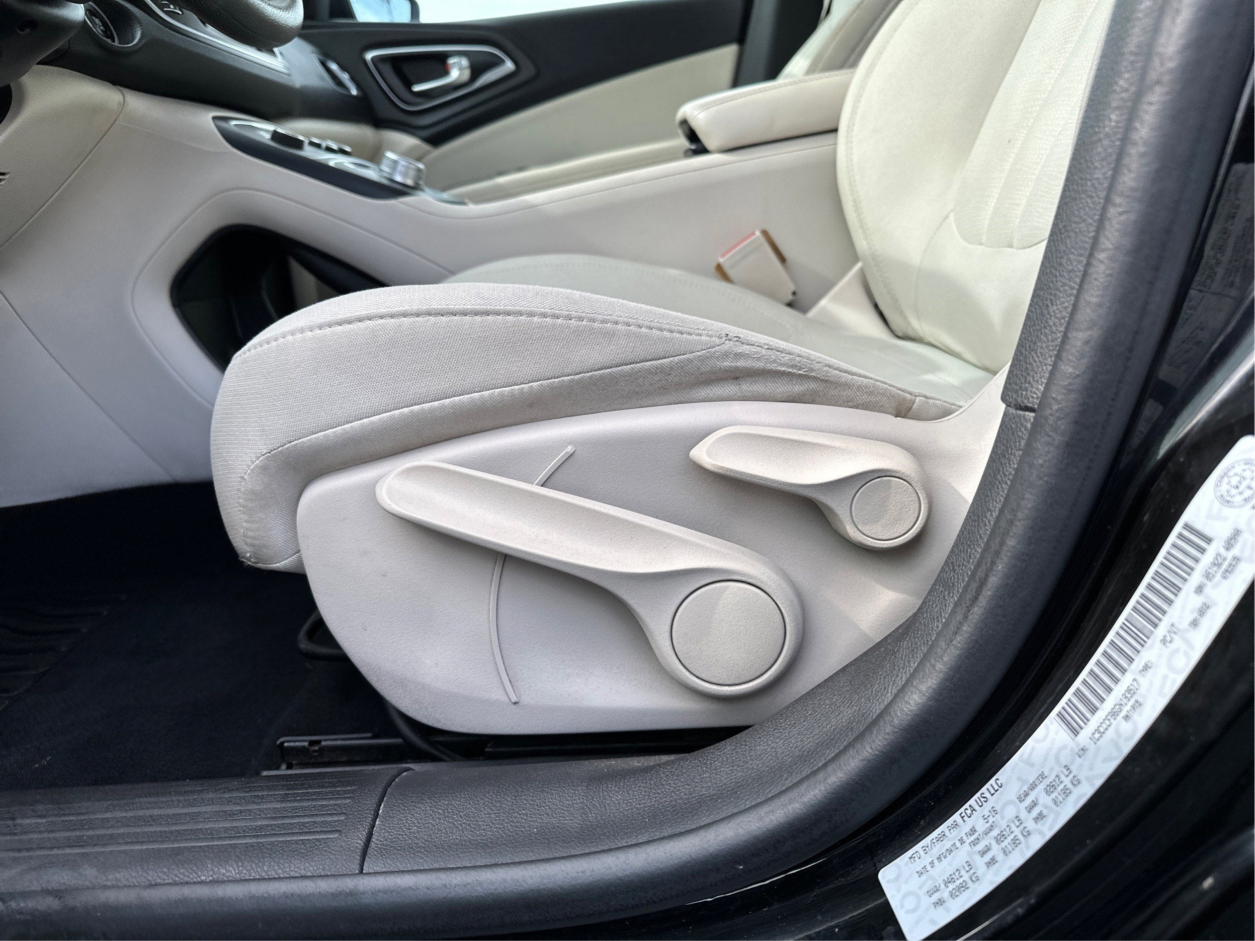 2016 Chrysler 200 LX