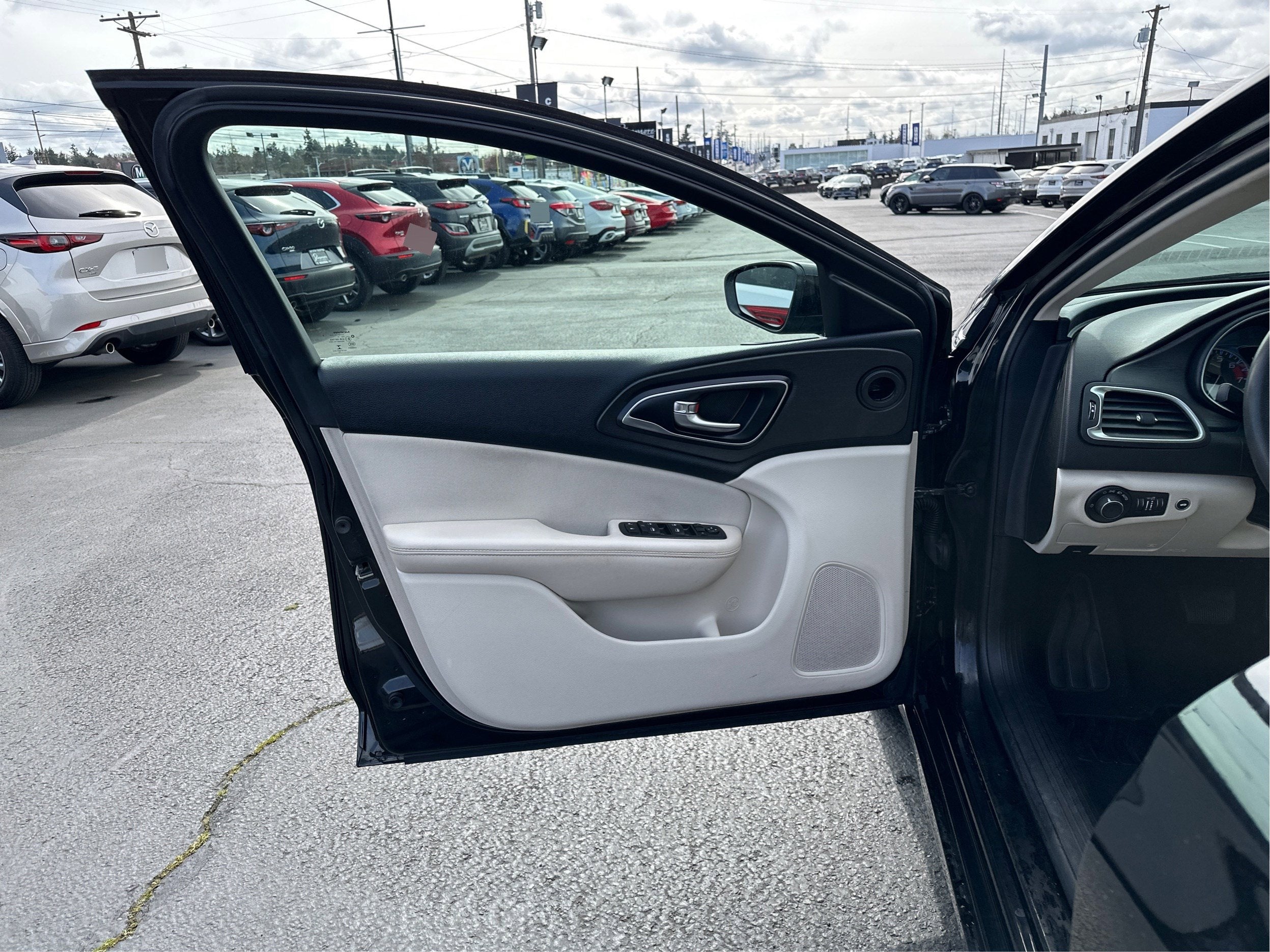 2016 Chrysler 200 LX