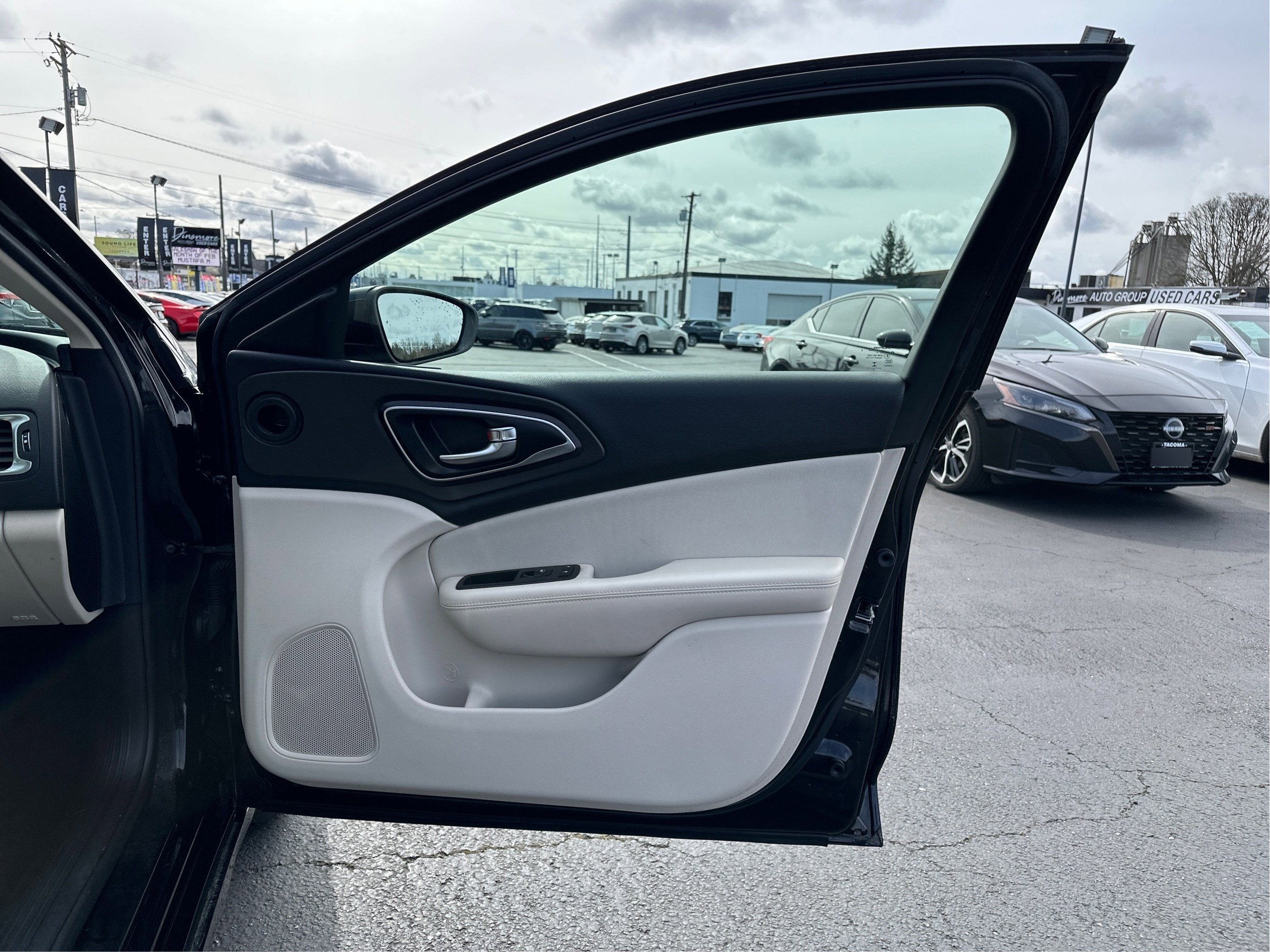 2016 Chrysler 200 LX