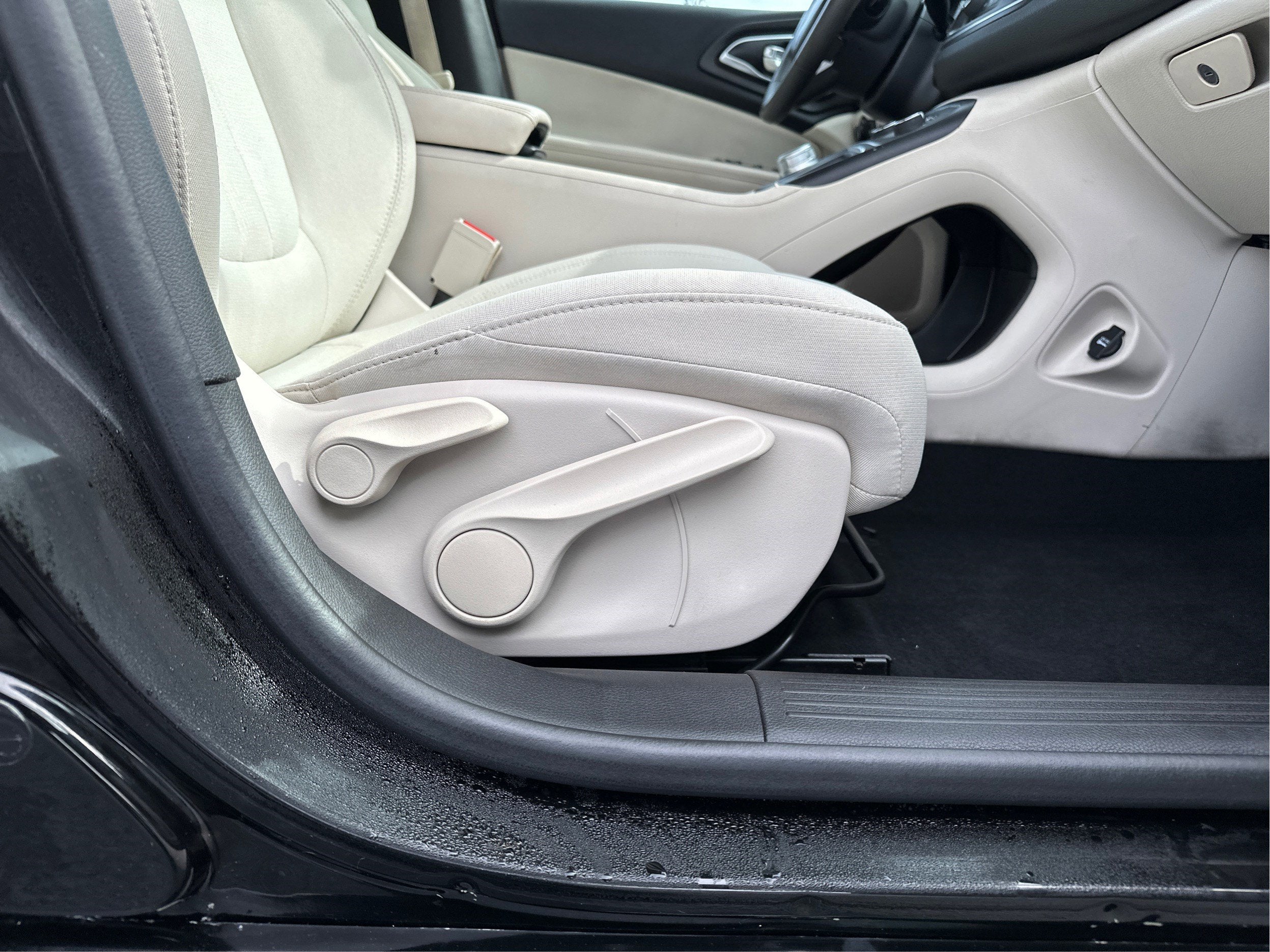 2016 Chrysler 200 LX