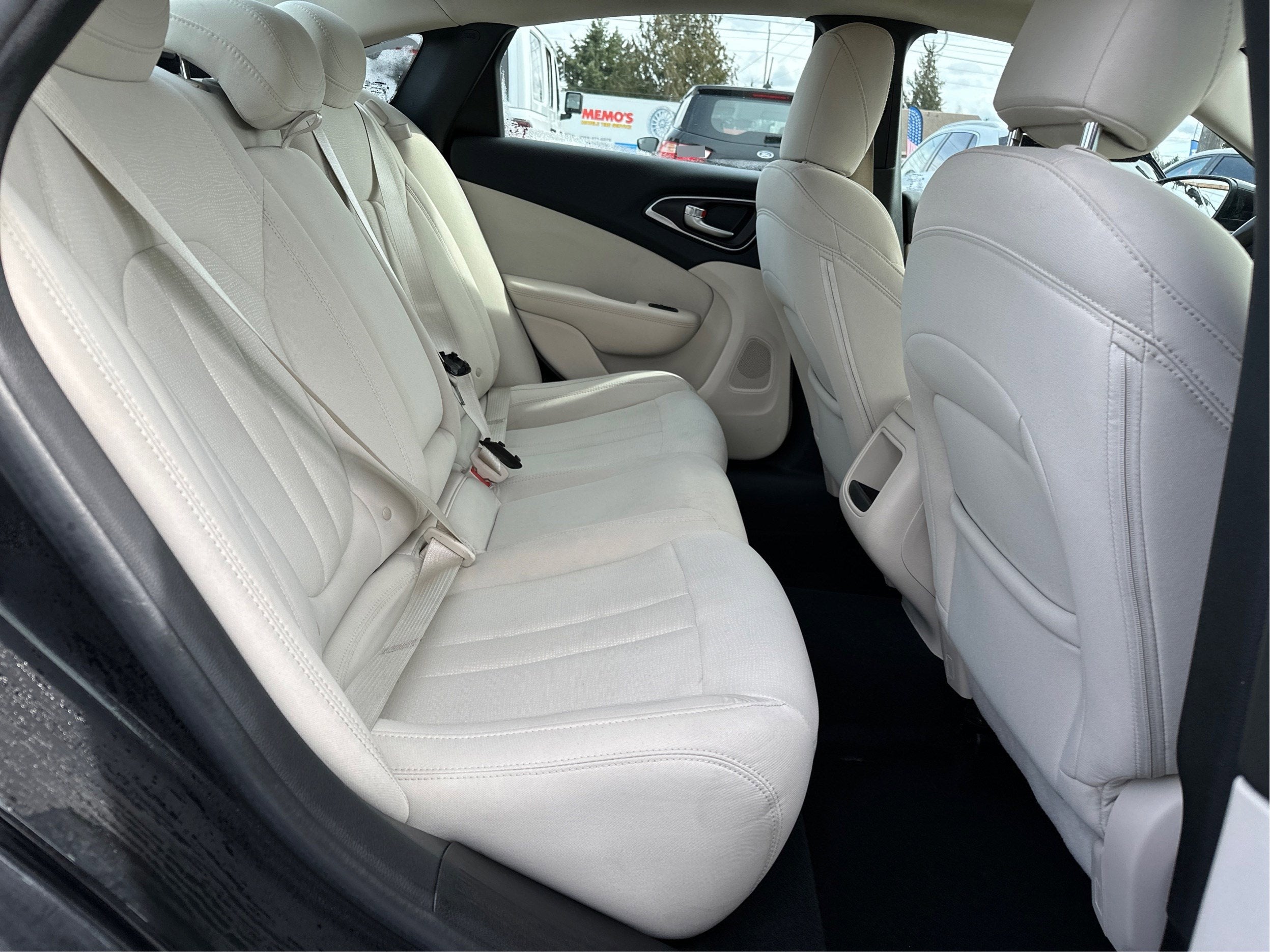 2016 Chrysler 200 LX